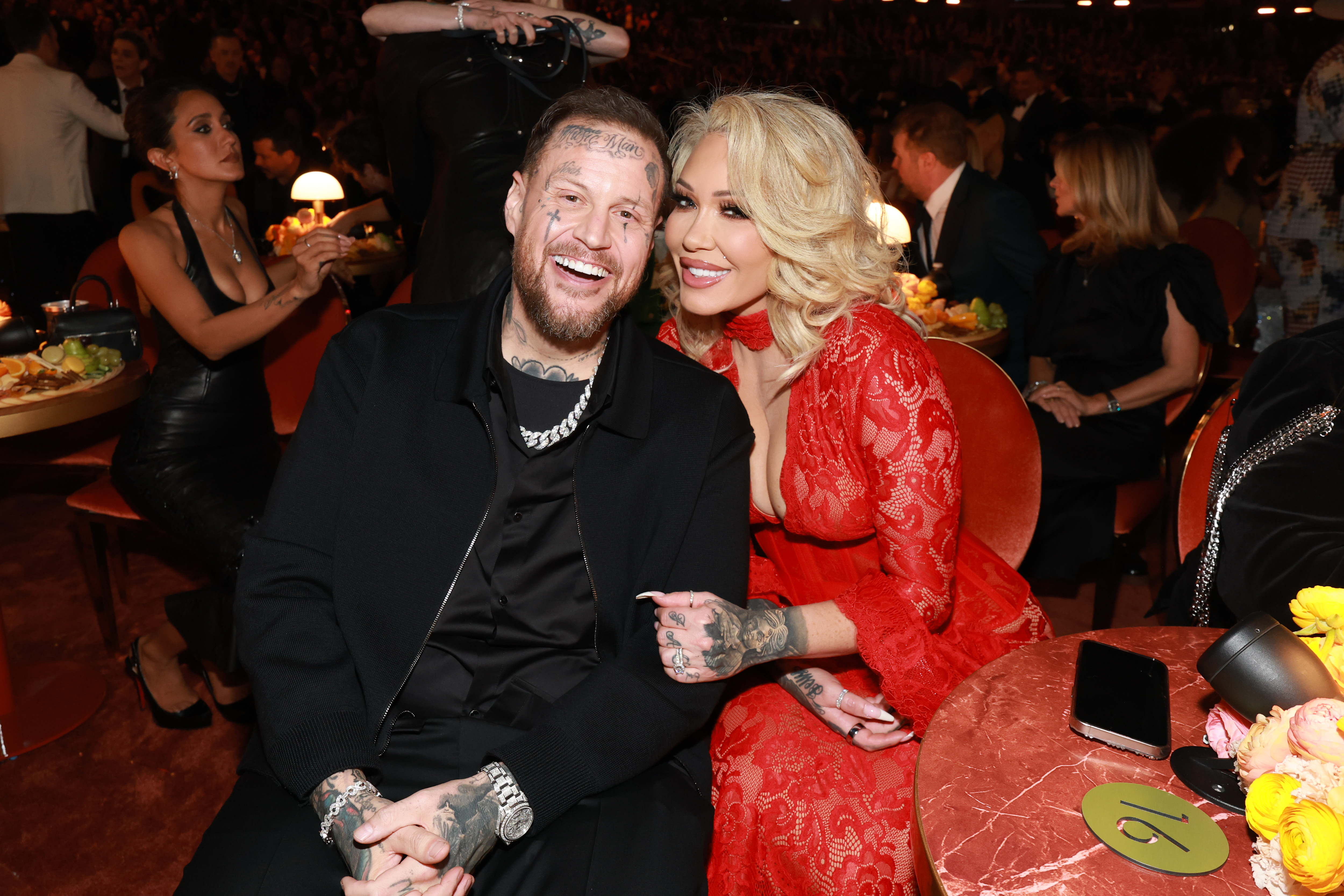 Jelly Roll und Bunnie XO nehmen gemeinsam an einer Veranstaltung teil. Bunnie hatte zuvor gesagt, dass sich die beiden „gemeinsam weiterentwickeln“, und ihn als „den Besten“ gelobt. | Quelle: Getty Images