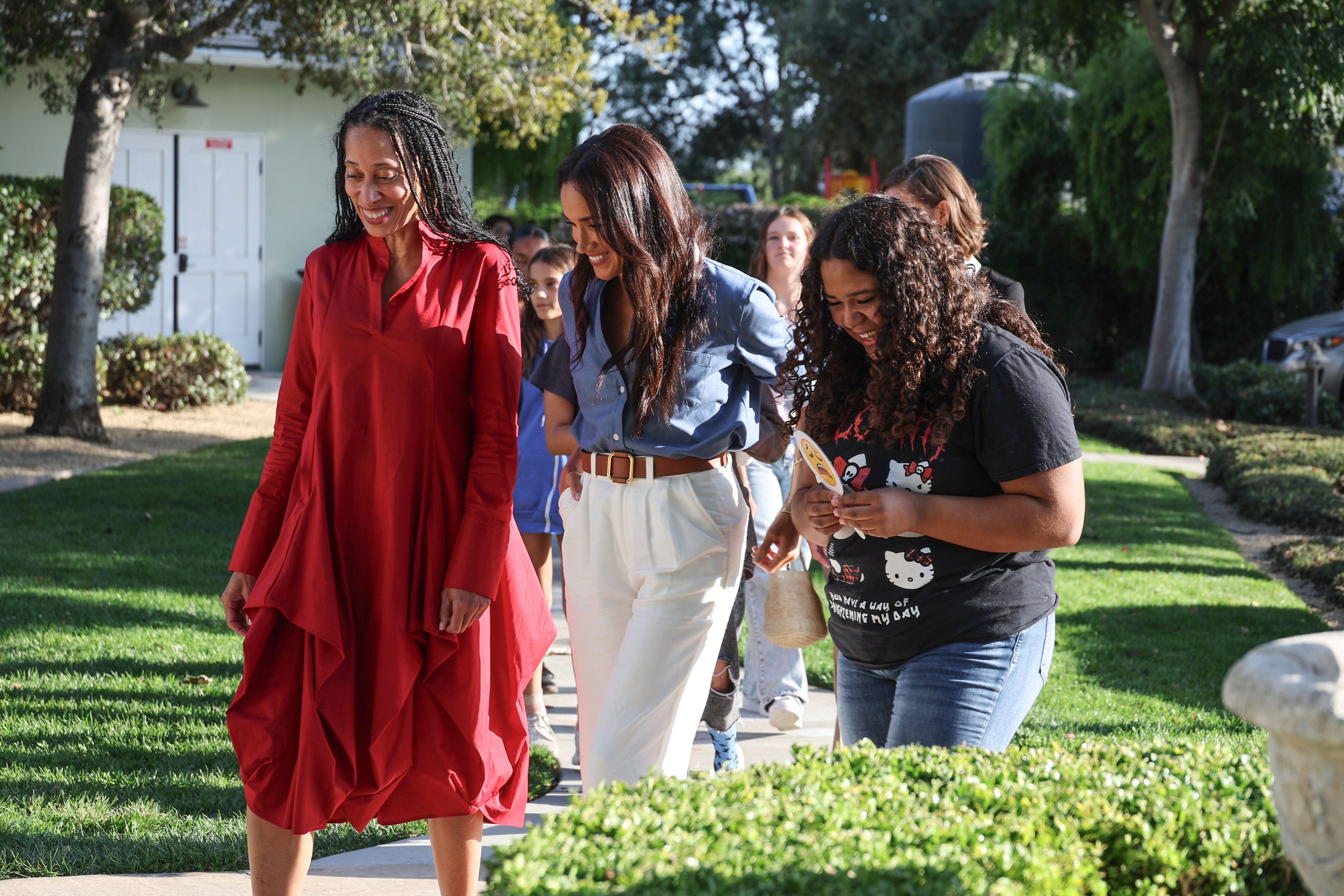 Dr. Stephanie J. Hull und Meghan Markle bei Girls Inc. of Greater Santa Barbara am 02. Oktober 2024 in Santa Barbara, Kalifornien | Quelle: Getty Images