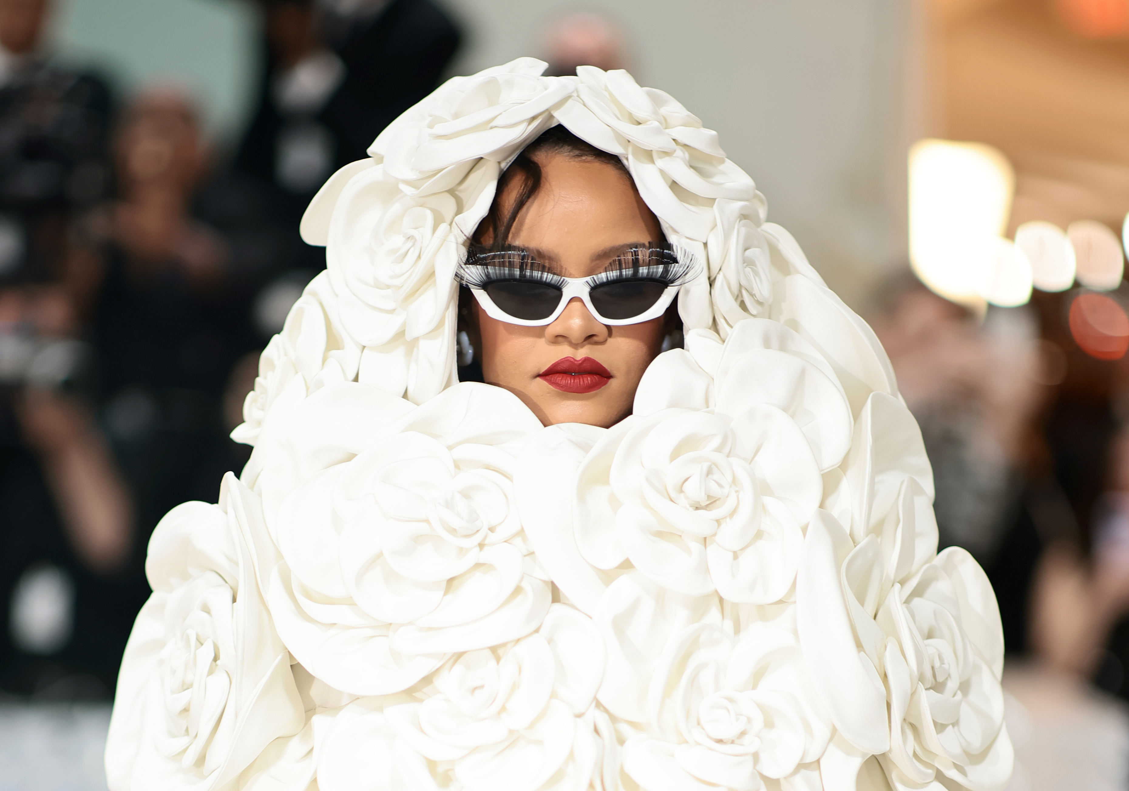 Rihanna bei der Met Gala 2023 zur Feier von "Karl Lagerfeld": A Line of Beauty" im Metropolitan Museum of Art in New York am 1. Mai 2023 | Quelle: Getty Images