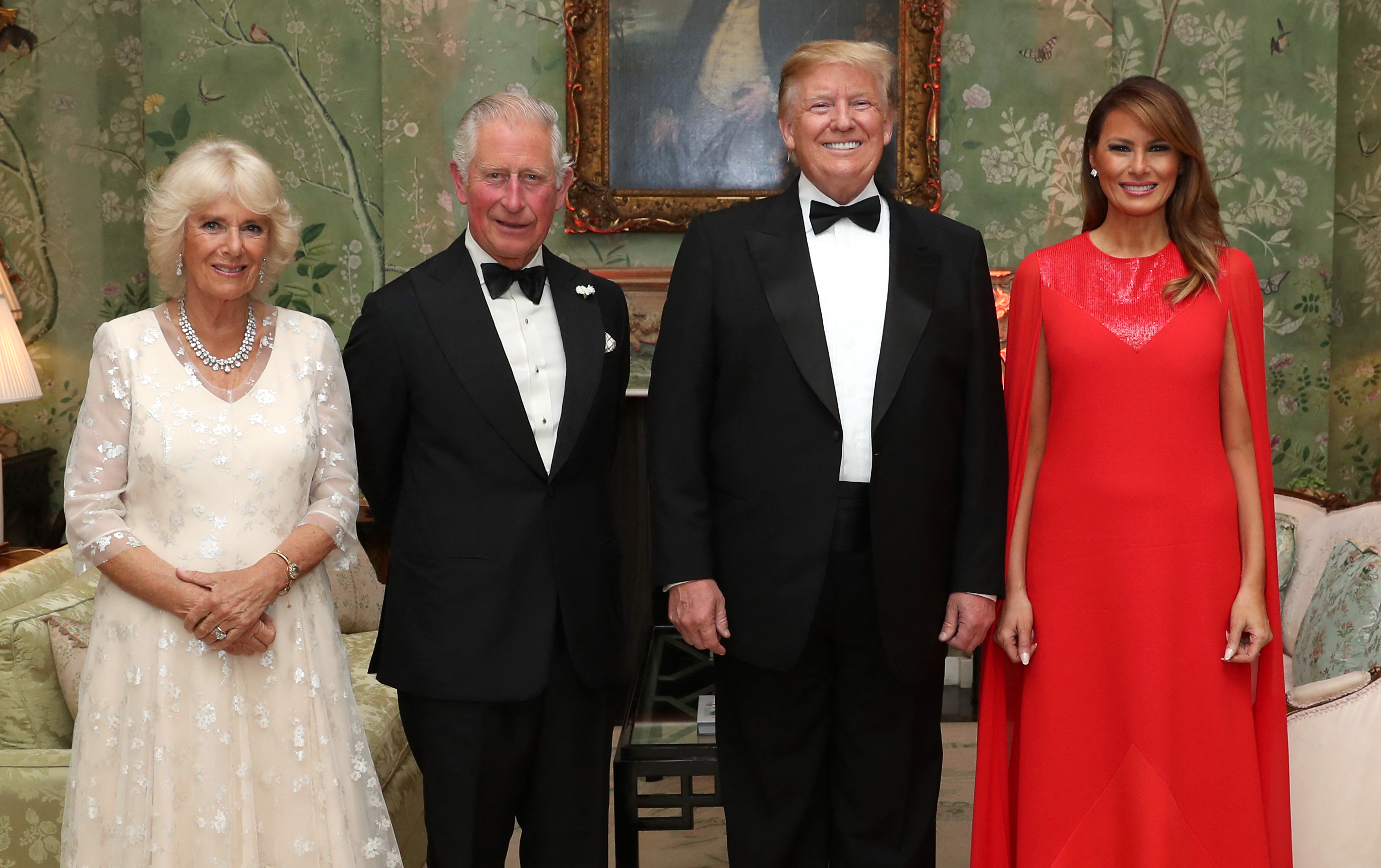 Der britische König Charles und Königin Camilla posieren für ein Foto mit US-Präsident Donald Trump und seiner Frau Melania vor einem Abendessen im Winfield House am 4. Juni 2019 | Quelle: Getty Images