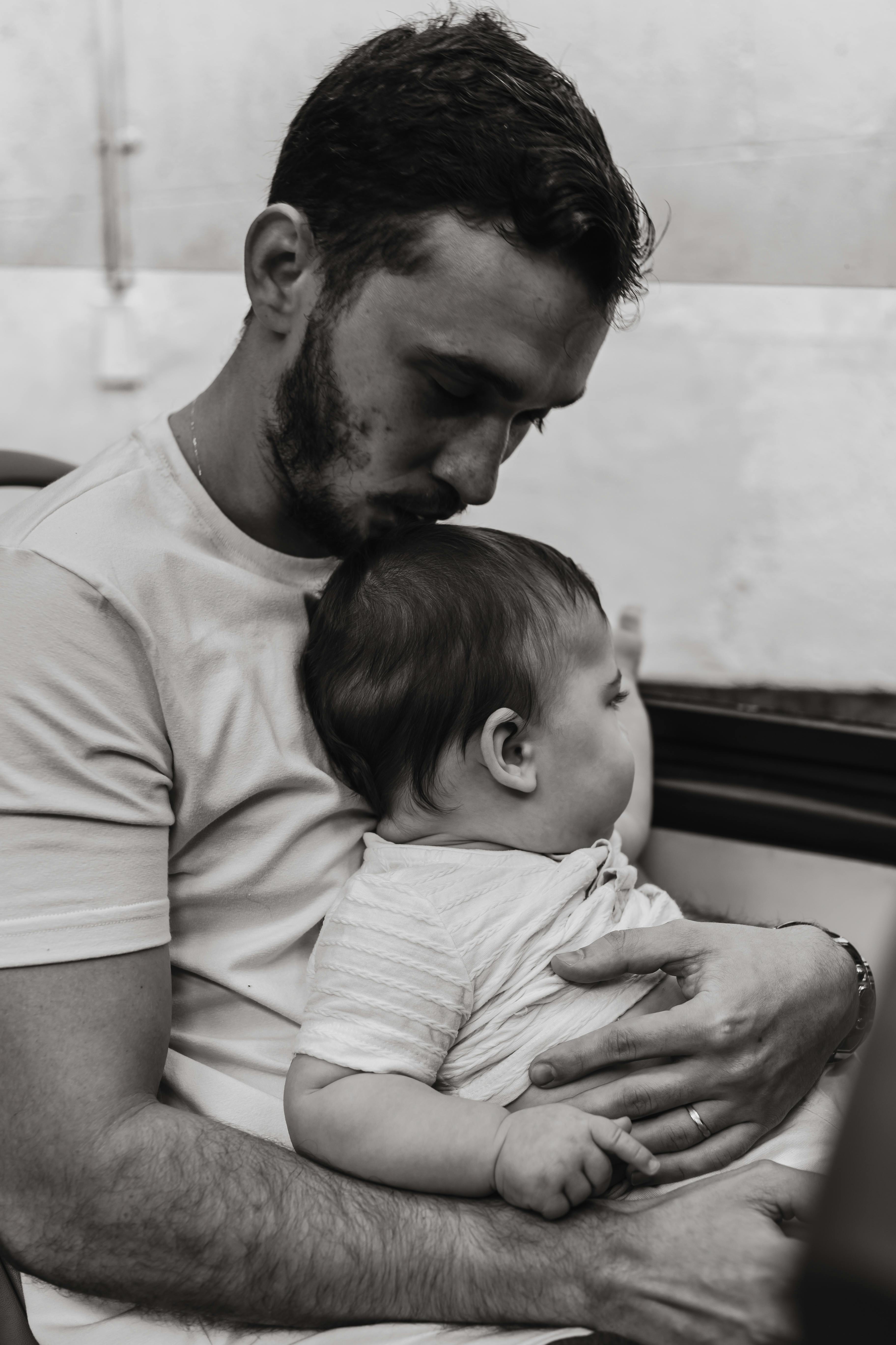 Ein Vater und sein Baby | Quelle: Pexels