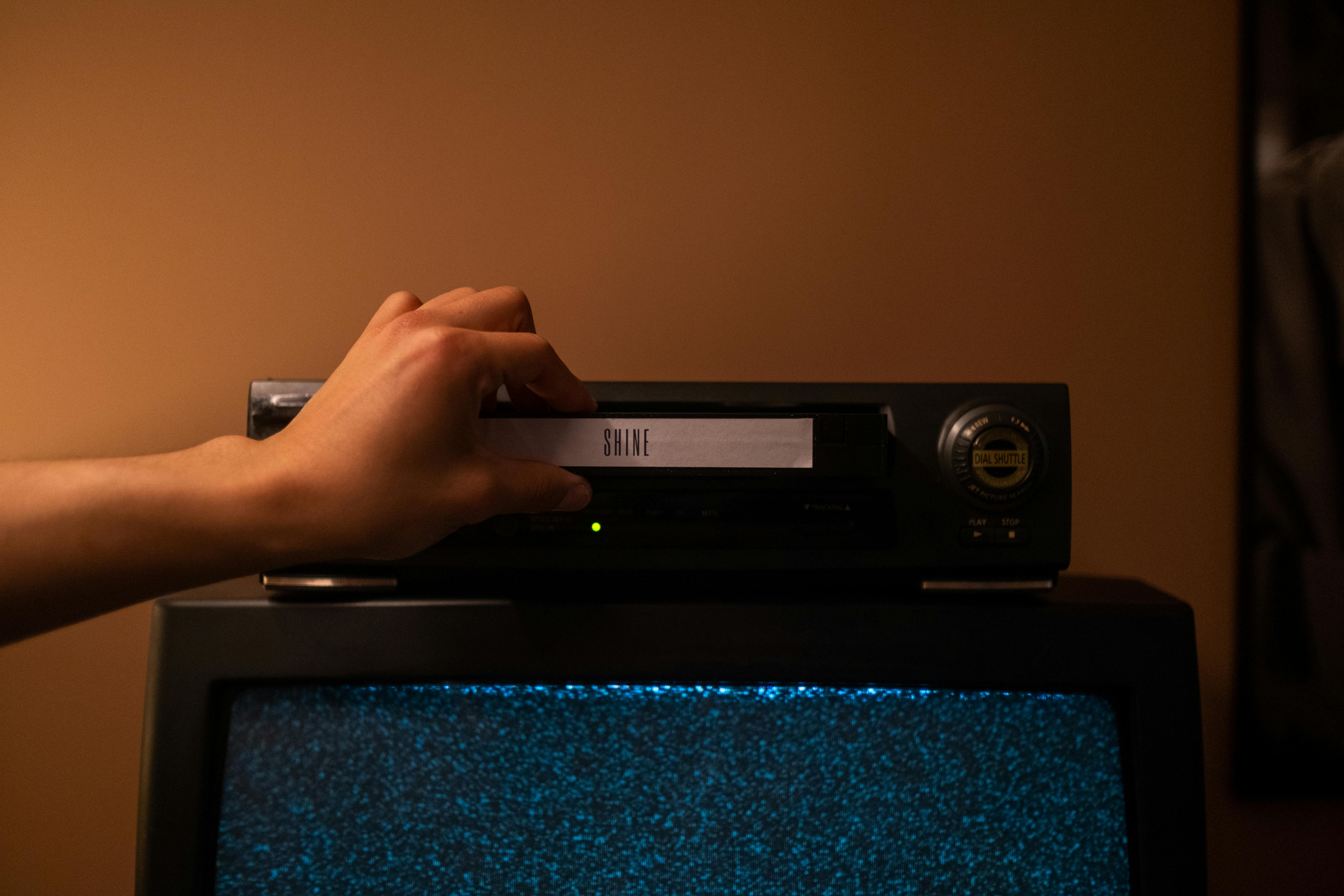 Eine VHS-Kassette | Quelle: Pexels