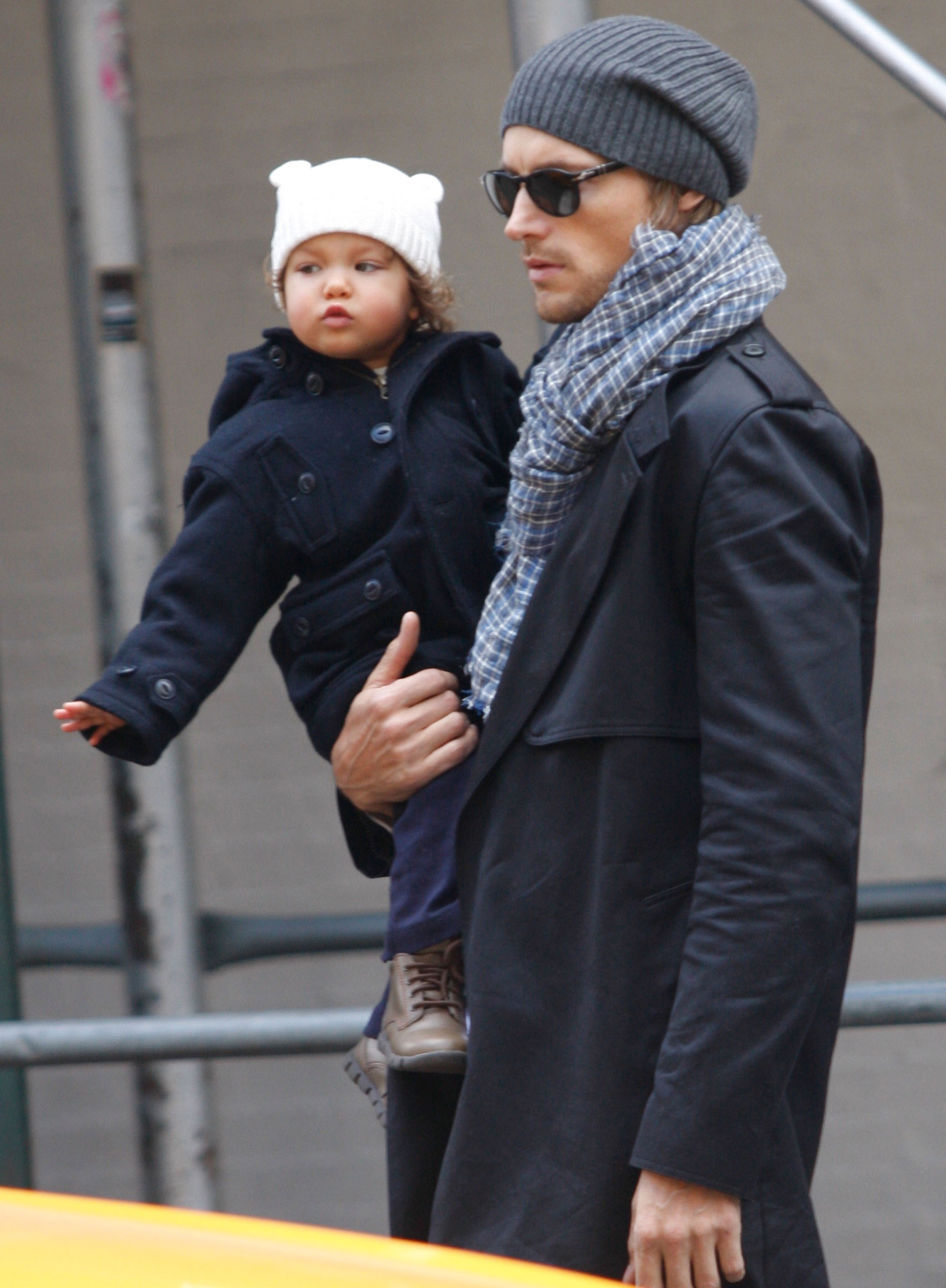 Nahla Ariela Aubry mit ihrem Vater Gabriel Aubry, gesehen am 30. Oktober 2009 | Quelle: Getty Images