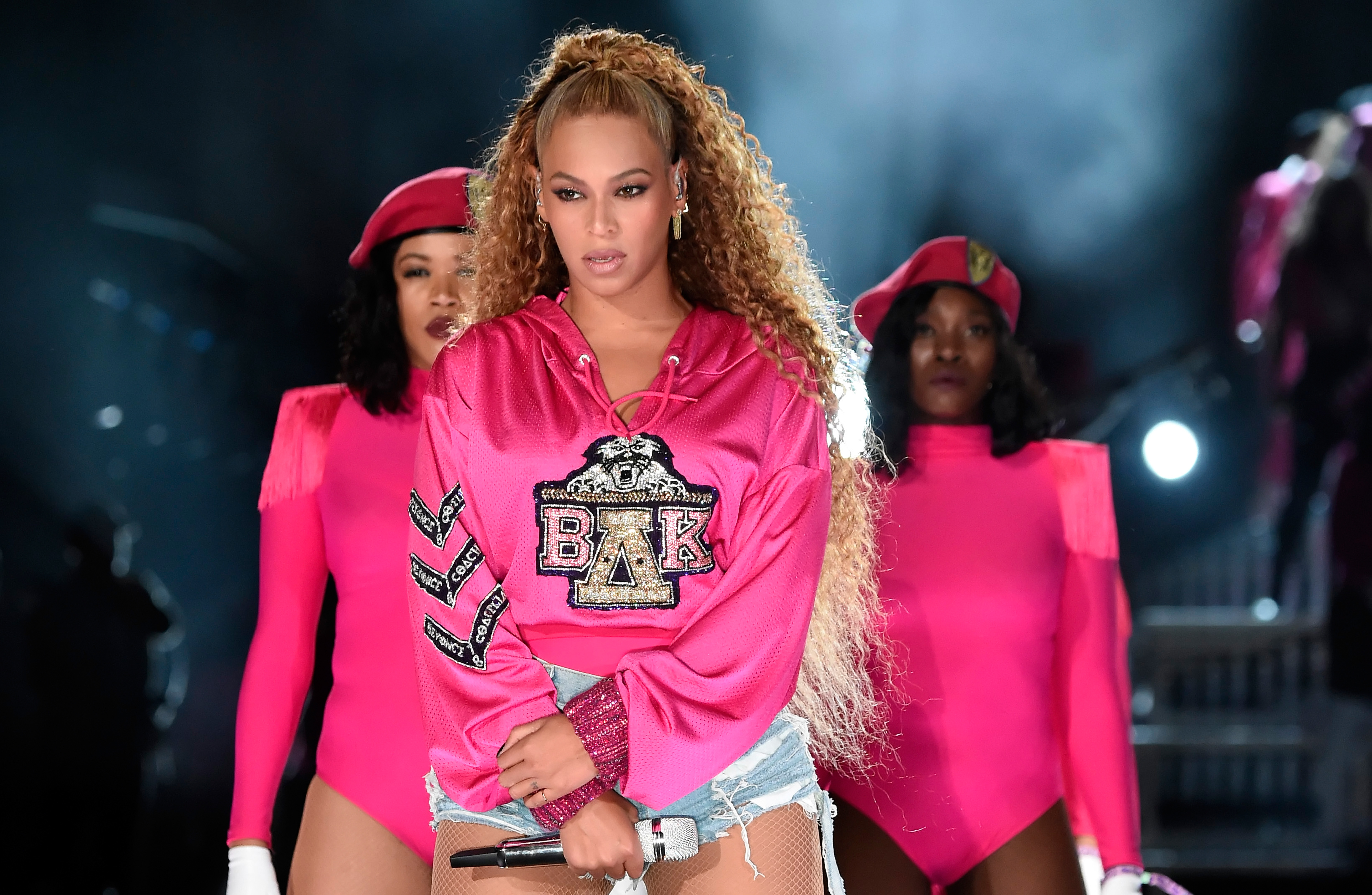 Beyoncé Knowles tritt während des Coachella Valley Music And Arts Festival 2018 auf dem Empire Polo Field am 21. April 2018 in Indio, Kalifornien, auf der Bühne auf. | Quelle: Getty Images