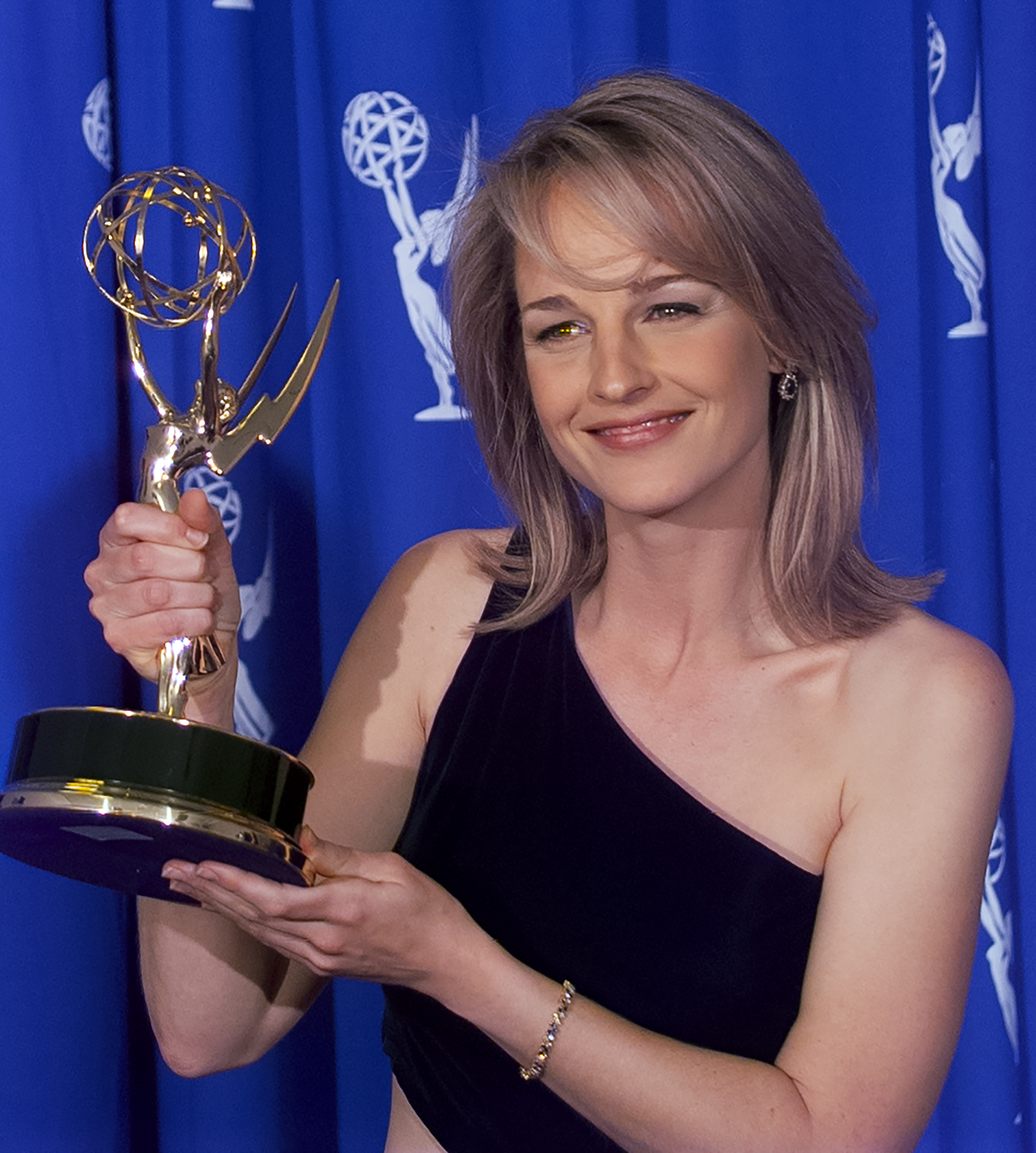 Helen Hunt bei der Emmy-Verleihung am 8. September 1996 | Quelle: Getty Images