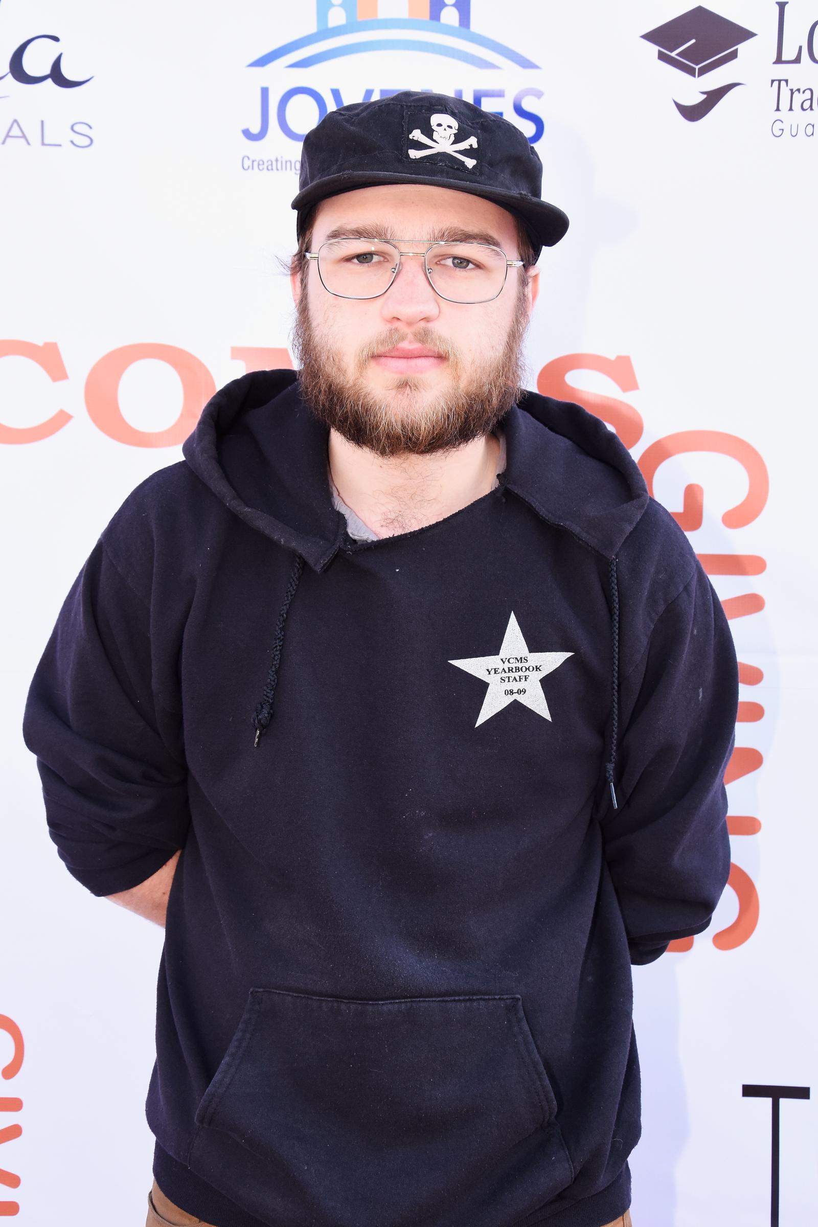 Angus T. Jones besucht das 1st Annual Combsgiving Festival am 22. November 2016 in Los Angeles, Kalifornien. | Quelle: Getty Images