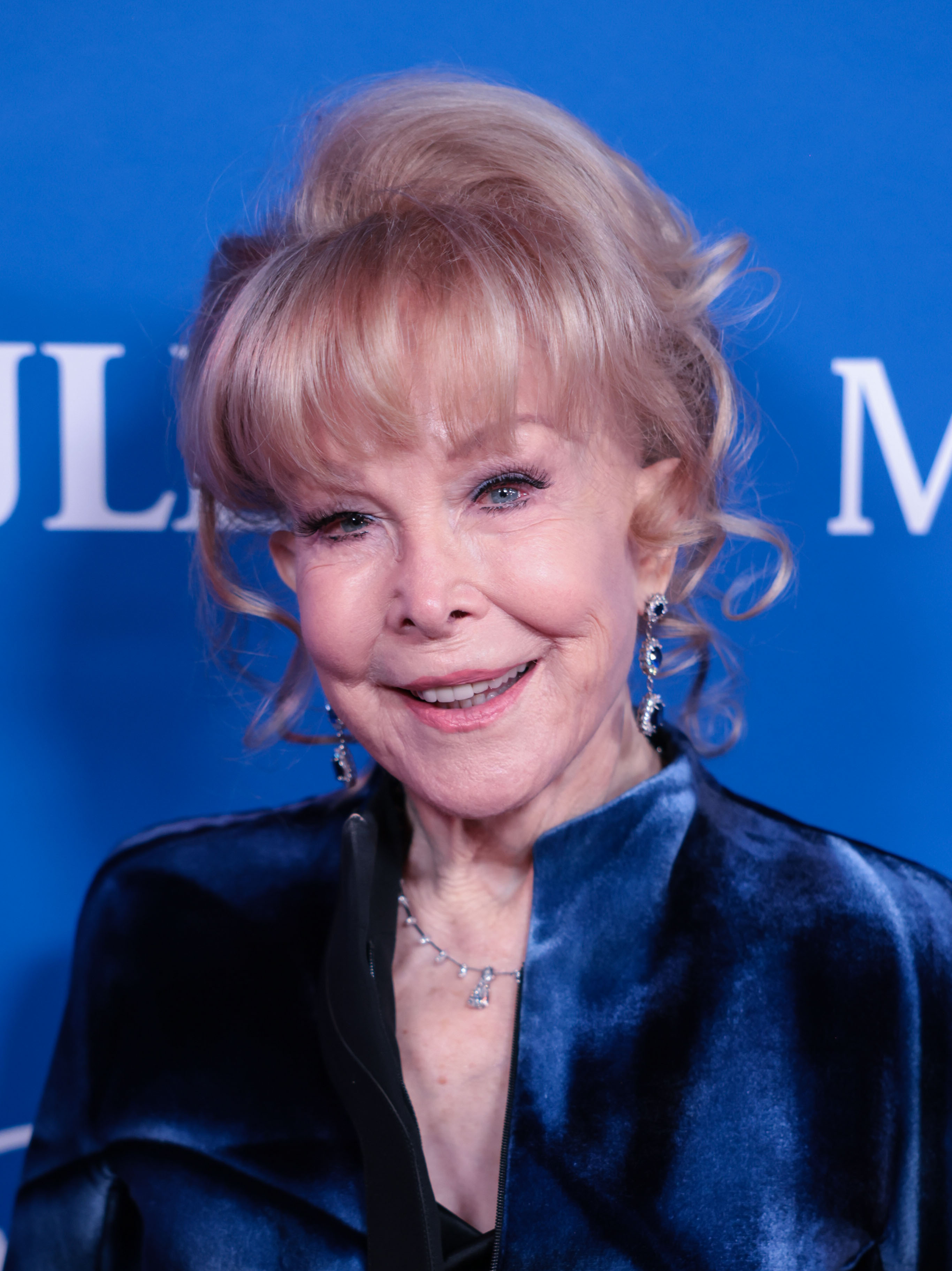 Barbara Eden besucht die Make-A-Wish Greater LA's Wish Gala 2022 presented by Gibson Dunn in den Paramount Studios am 19. November 2022 in Hollywood, Kalifornien. | Quelle: Getty Images