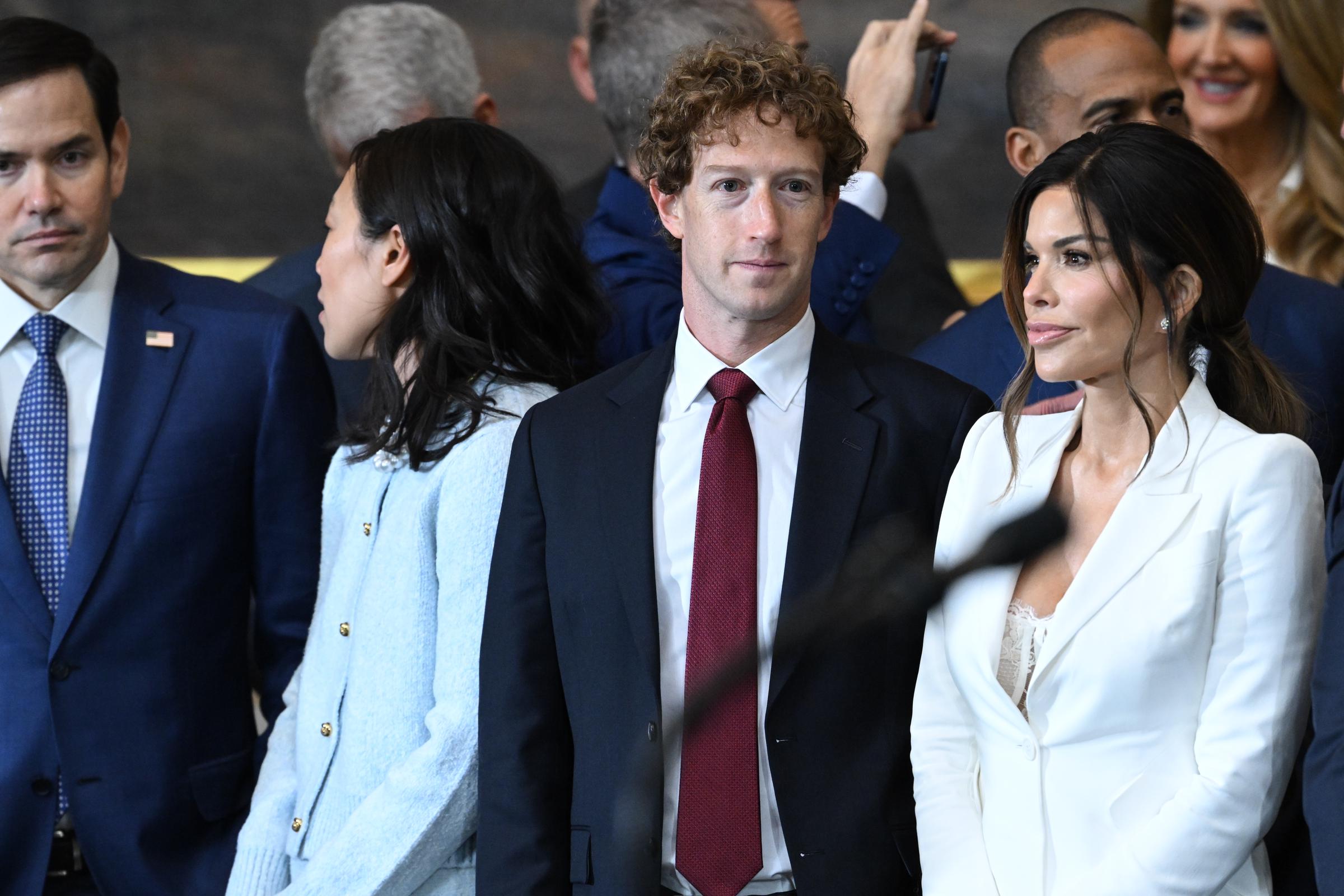 Priscilla Chan, Mark Zuckerberg und Lauren Sanchez vor dem US-Kapitol. | Quelle: Getty Images