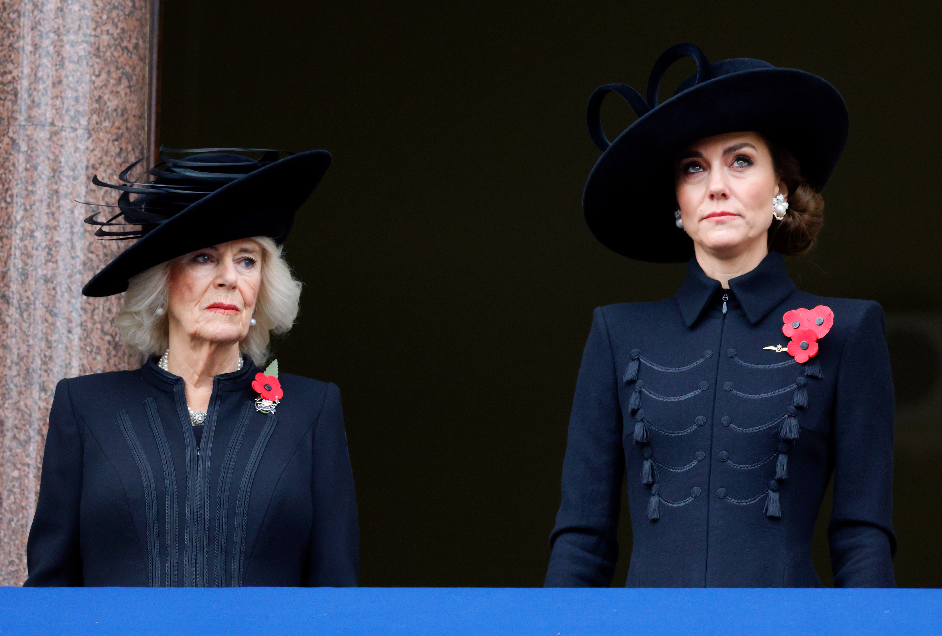 Prinzessin Catherine und Königin Camilla beim nationalen Gedenkgottesdienst am Cenotaph am 12. November 2023 in London, England | Quelle: Getty Images