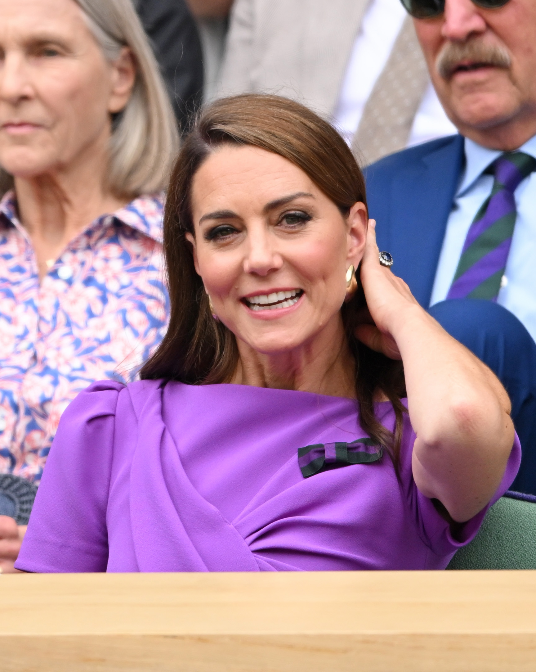 Kate Middleton am Rande des Centre Court bei den Wimbledon Tennis Championships am 14. Juli 2024 in London, England. | Quelle: Getty Images