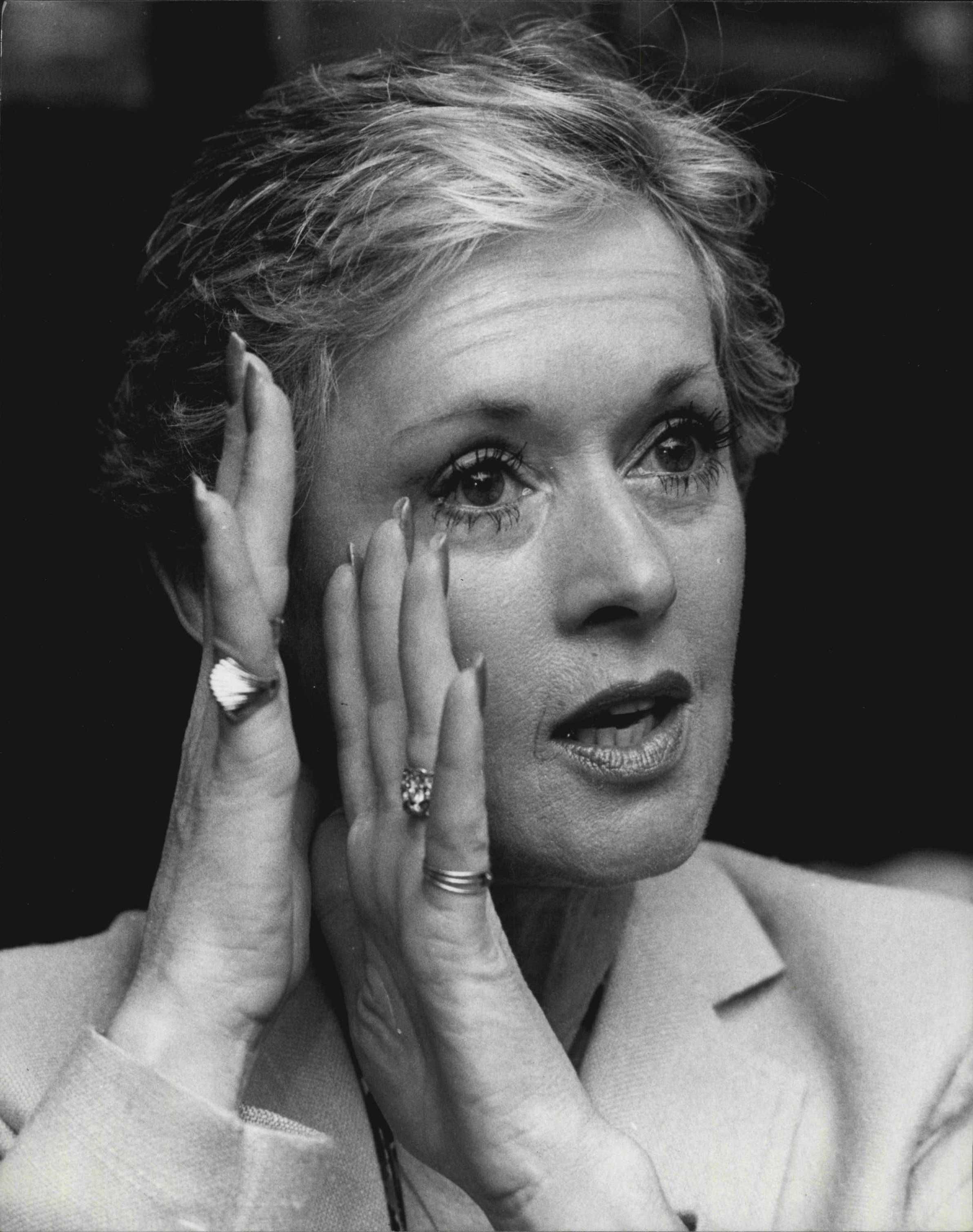 Tippi Hedren bei einer Pressekonferenz zur Veröffentlichung des Films "Roar" im Sebel Townhouse, am 26. Oktober 1981. | Quelle: Getty Images