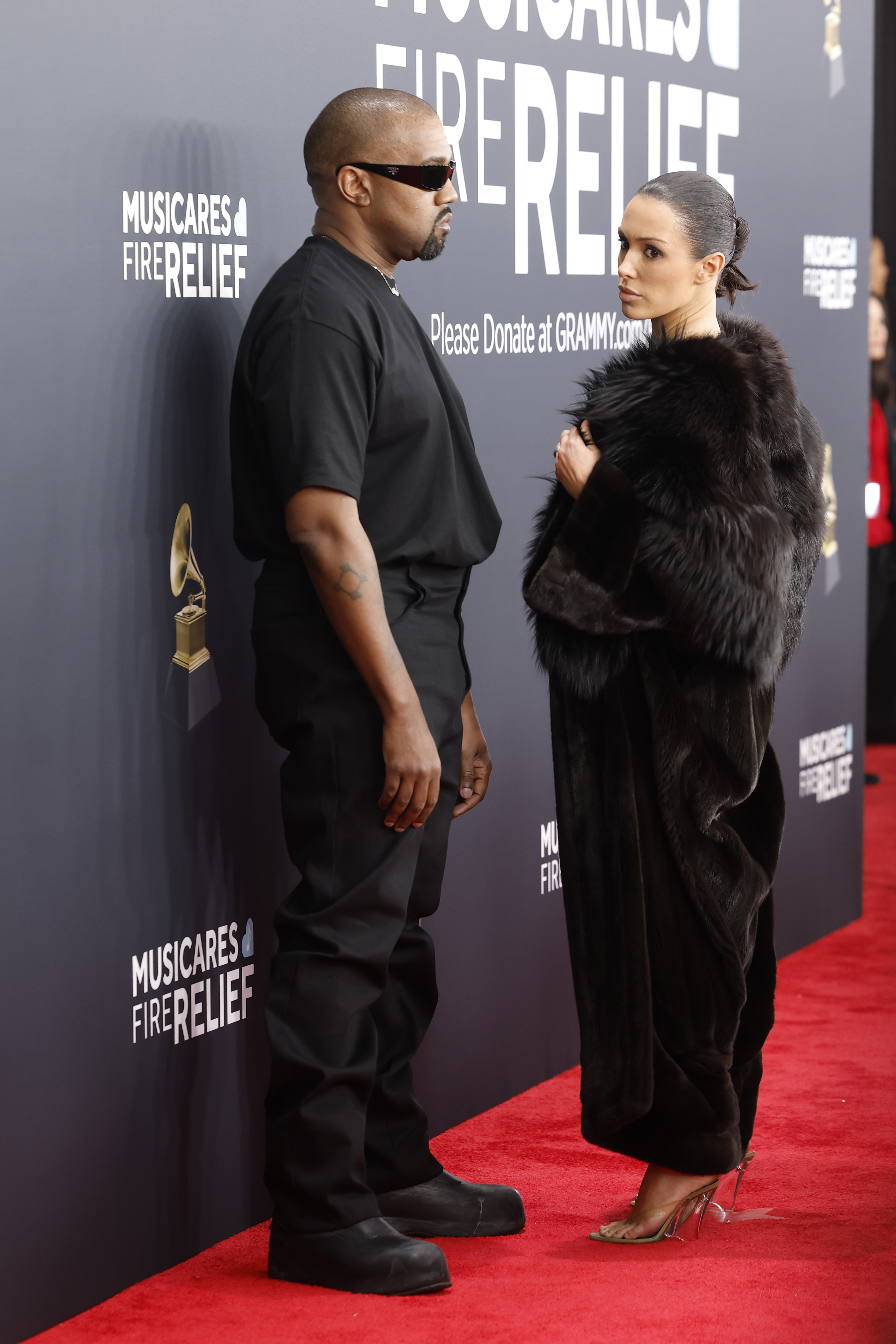 Kanye West und Bianca Censori besuchen die 67. GRAMMY Awards am 2. Februar 2025 in Los Angeles, Kalifornien | Quelle: Getty Images