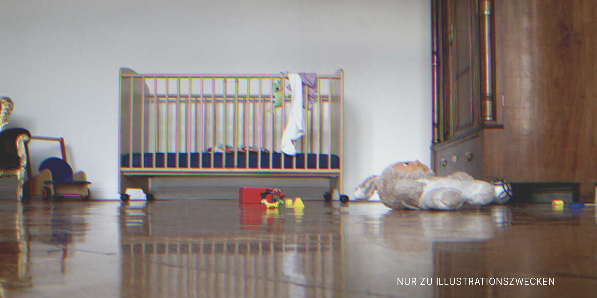 Ein Babybettchen in einem leeren Raum | Quelle: Getty Images