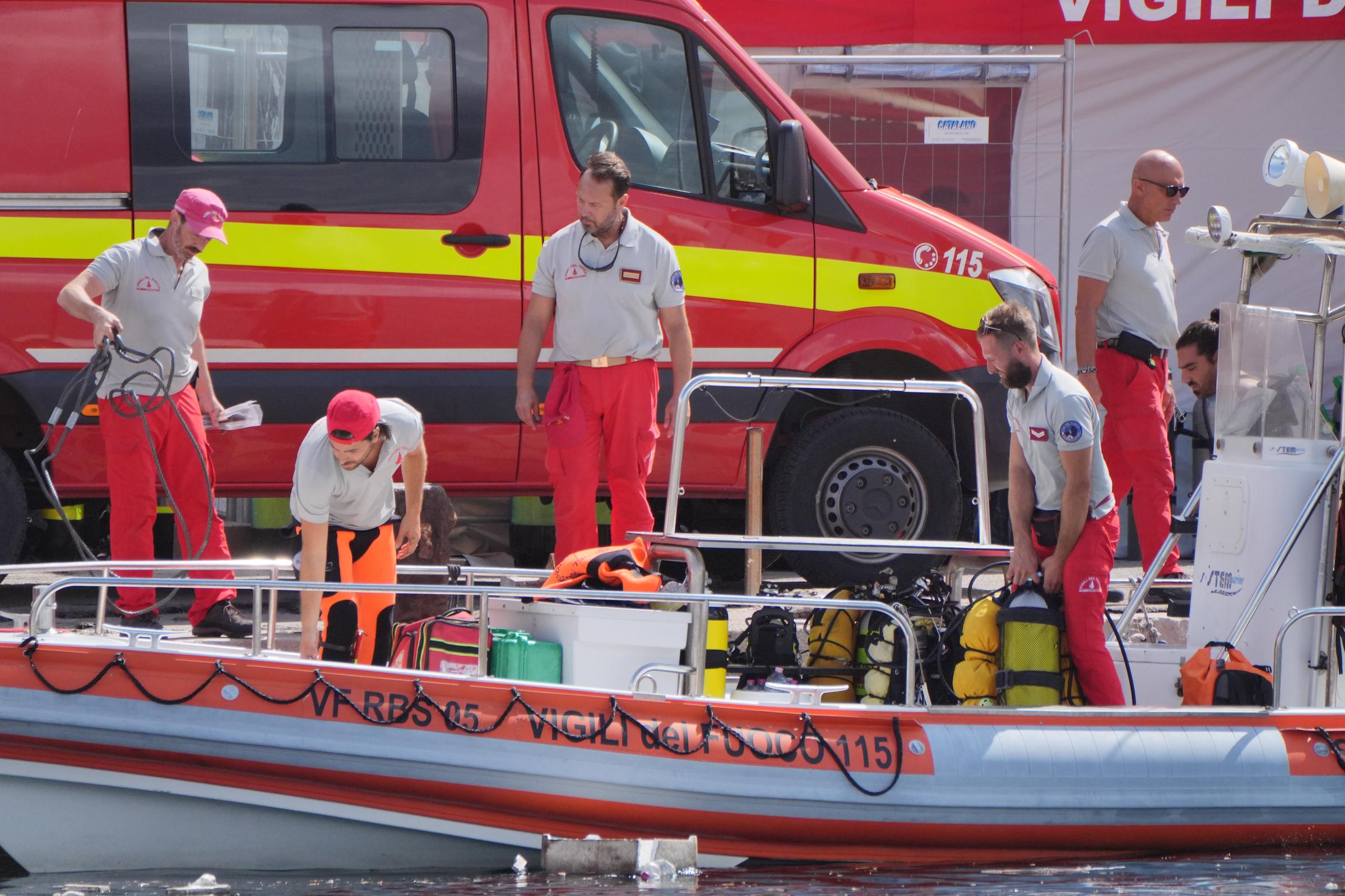 Italienische Rettungskräfte bereiten sich auf das Gebiet vor der sizilianischen Küste vor, aufgenommen am 20. August 2024. | Quelle: Getty Images