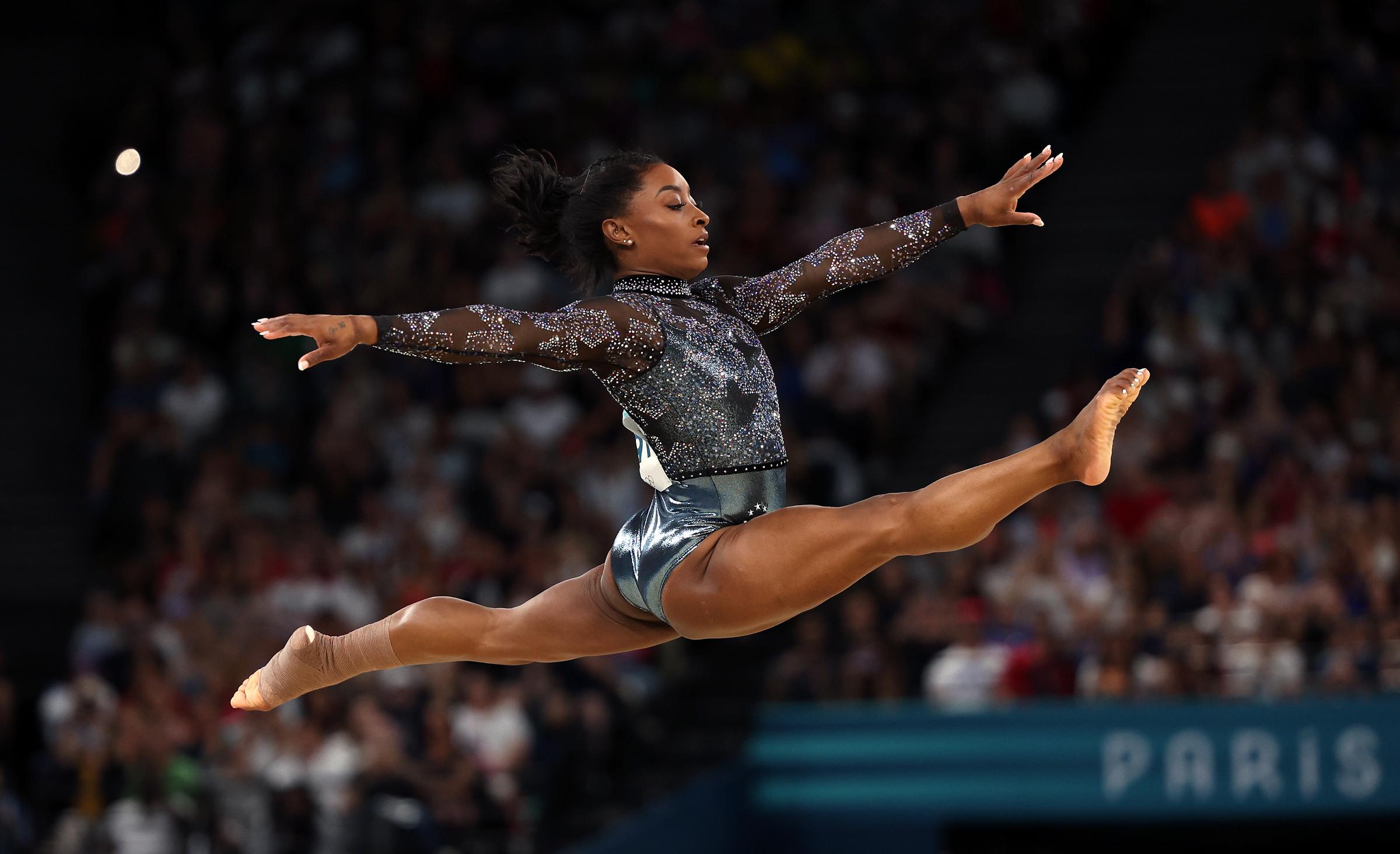 Simone Biles während der Qualifikation für das Kunstturnen der Frauen in Paris, Frankreich am 28. Juli 2024 | Quelle: Getty Images