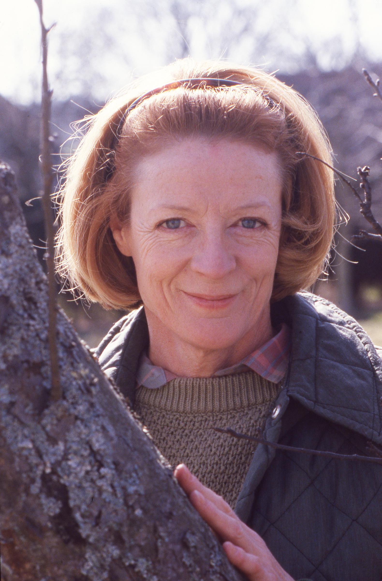 Maggie Smith wurde am 1. Januar 1986 in ihrem Landhaus in Sussex, England, fotografiert. | Quelle: Getty Images