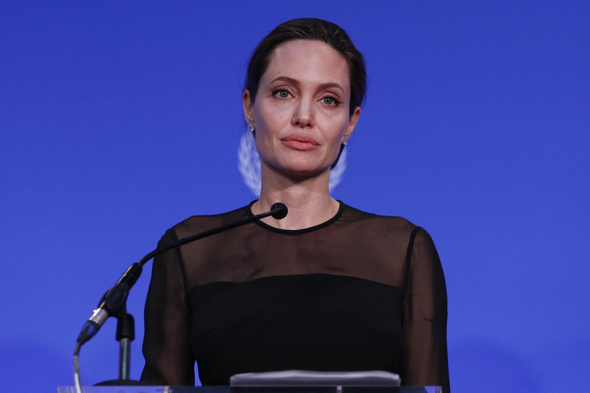 Angelina Jolie spricht am 8. September 2016 in London, England, auf dem UN Peacekeeping Defence Ministerial Meeting. | Quelle: Getty Images