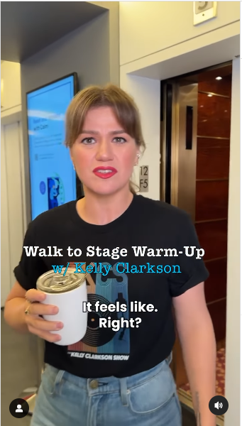 Kelly Clarkson bei der Vorstellung einer neuen Frisur, aus einem Video vom 23. September 2024 | Quelle: Instagram/kellyclarksonshow