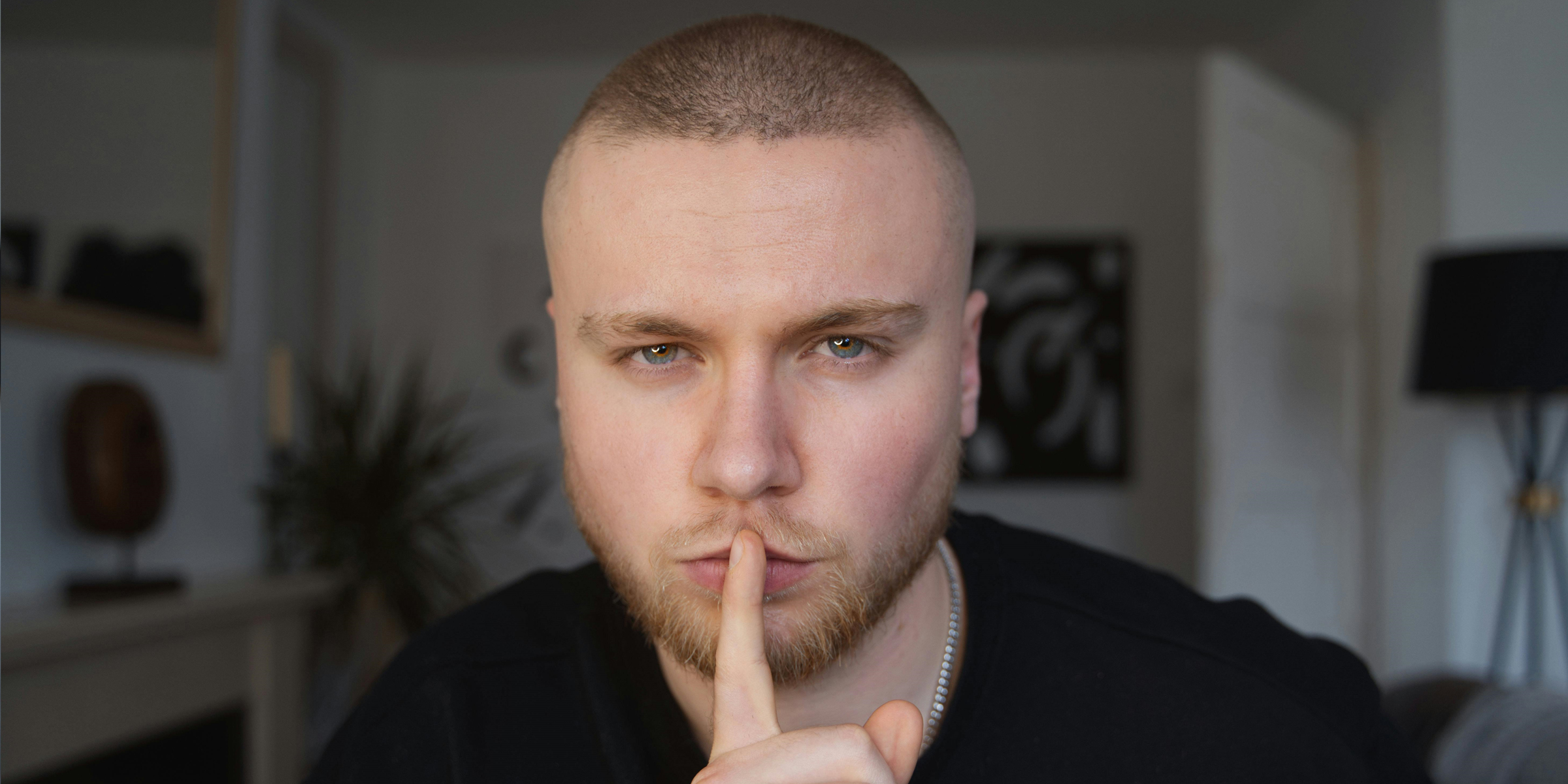 Mann, der ein Geheimnis bewahrt | Quelle: Pexels