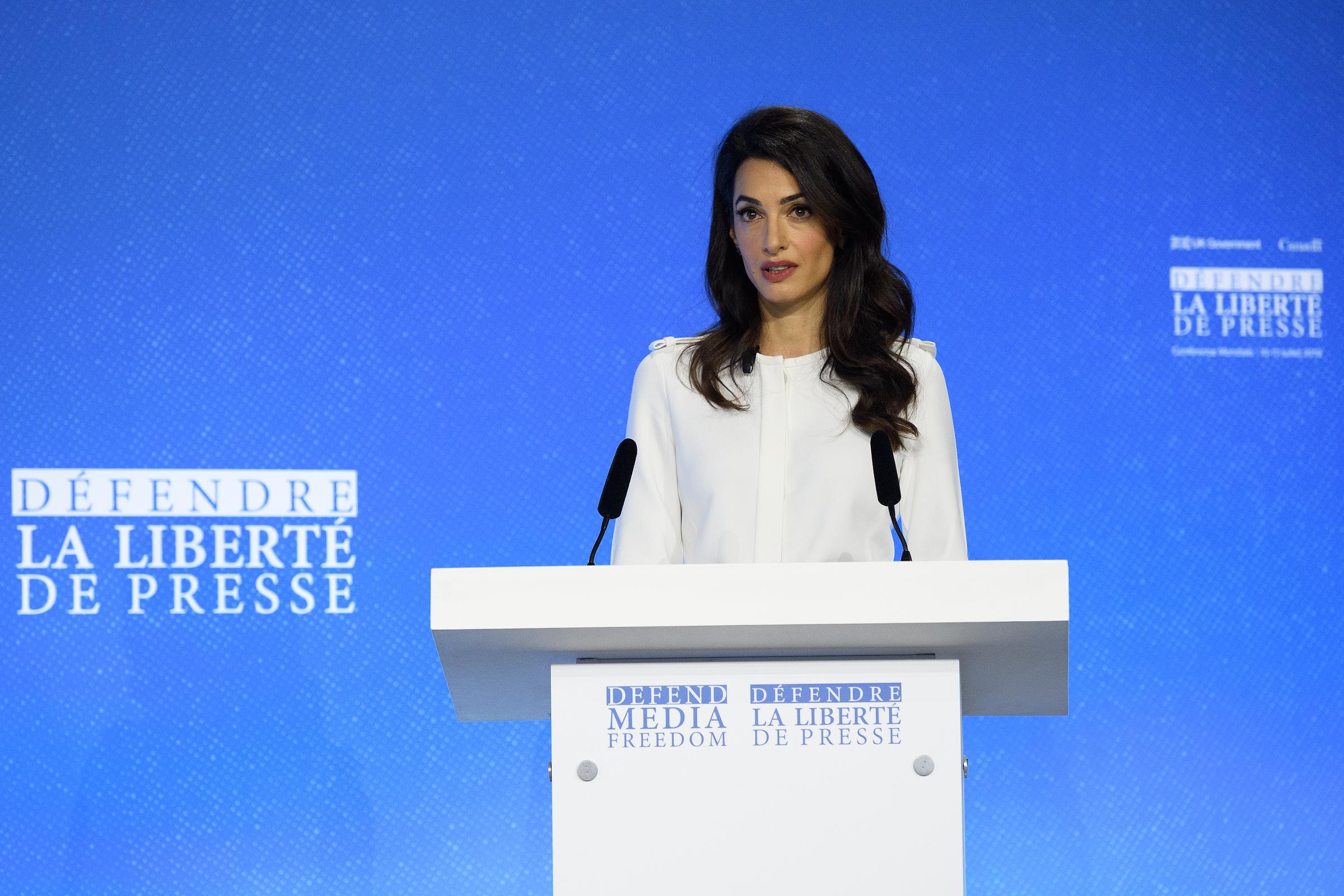 Amal Clooney spricht zu den Delegierten am zweiten Tag der Global Conference on Press Freedom am 11. Juli 2019 | Quelle: Getty Images