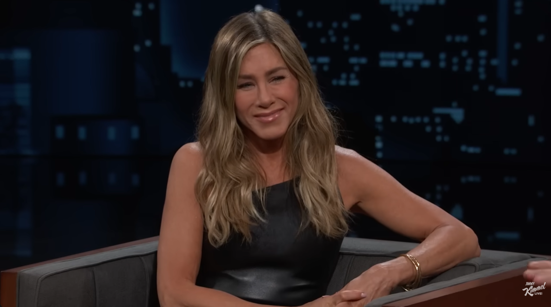 Jennifer Aniston bei "Jimmy Kimmel Live", geteilt am 3. Oktober 2024 | Quelle: YouTube.com/JimmyKimmelLive