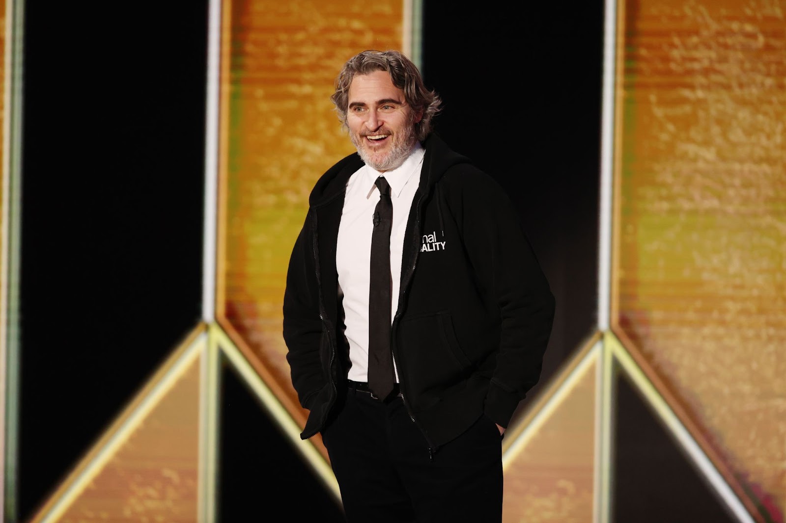 Joaquin Phoenix stand bei der 78. Verleihung der Golden Globe Awards am 28. Februar 2021 auf der Bühne und nutzte seine Plattform, um auf seine typisch nachdenkliche und zurückhaltende Art Themen anzusprechen, die ihm am Herzen liegen. | Quelle: Getty Images