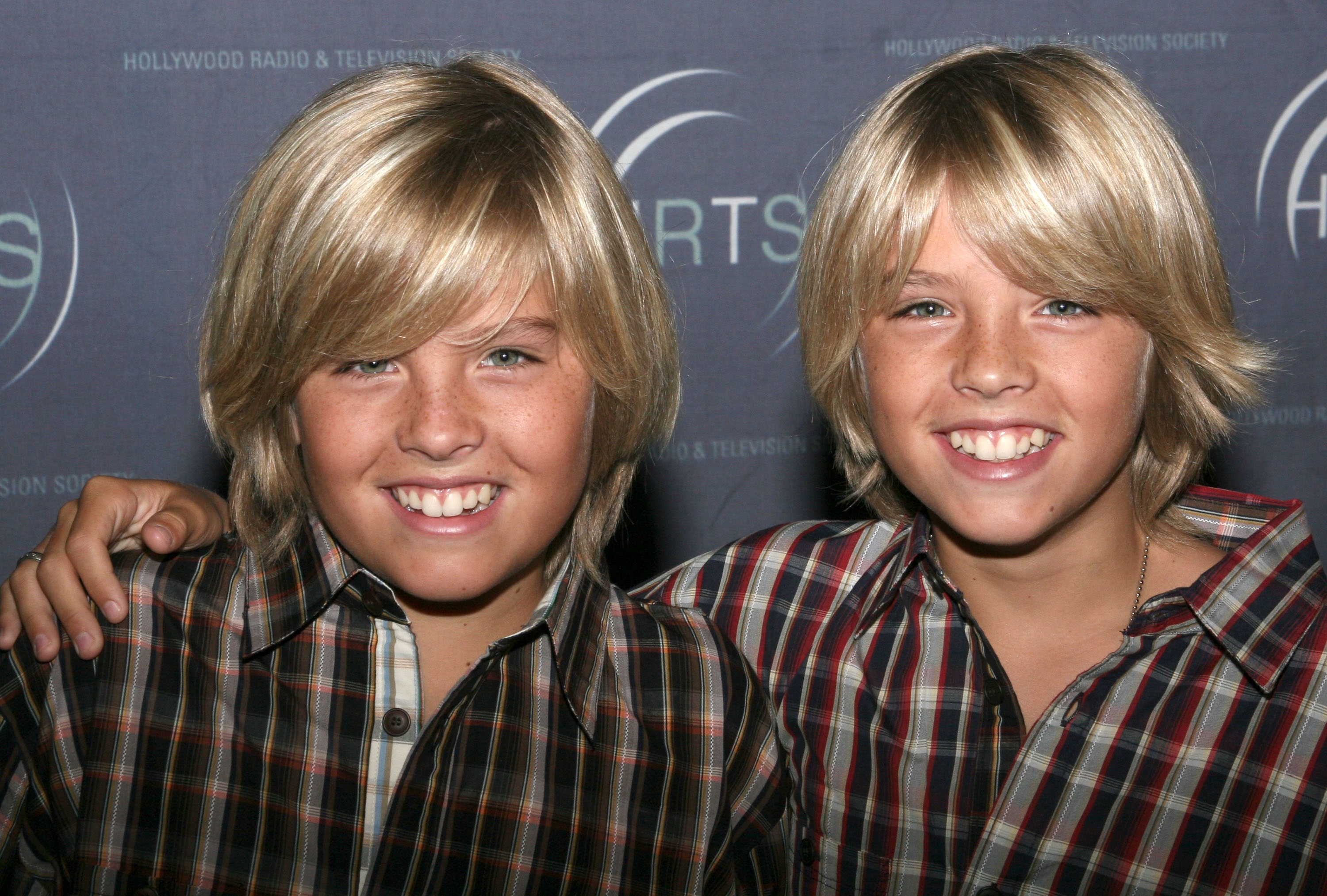 Dylan und Cole bei der Veranstaltung "Kids Day 2005" der Hollywood Radio and Television Society in Hollywood am 10. August 2005. | Quelle: Getty Images