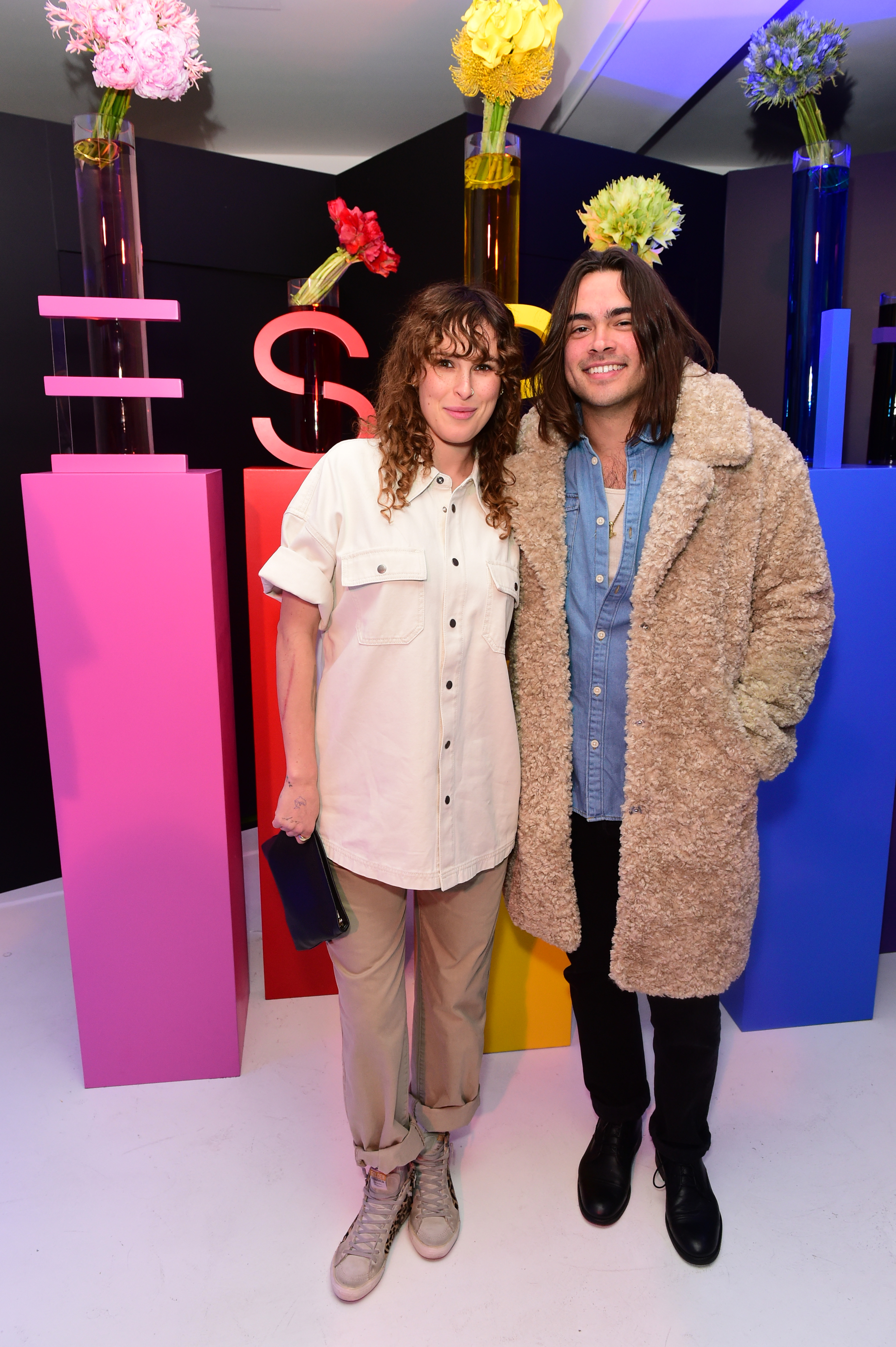 Rumer Willis und Derek Richard Thomas bei der Eröffnung des ESPRIT LA Pop-Up in Los Angeles, Kalifornien am 16. November 2022 | Quelle: Getty Images