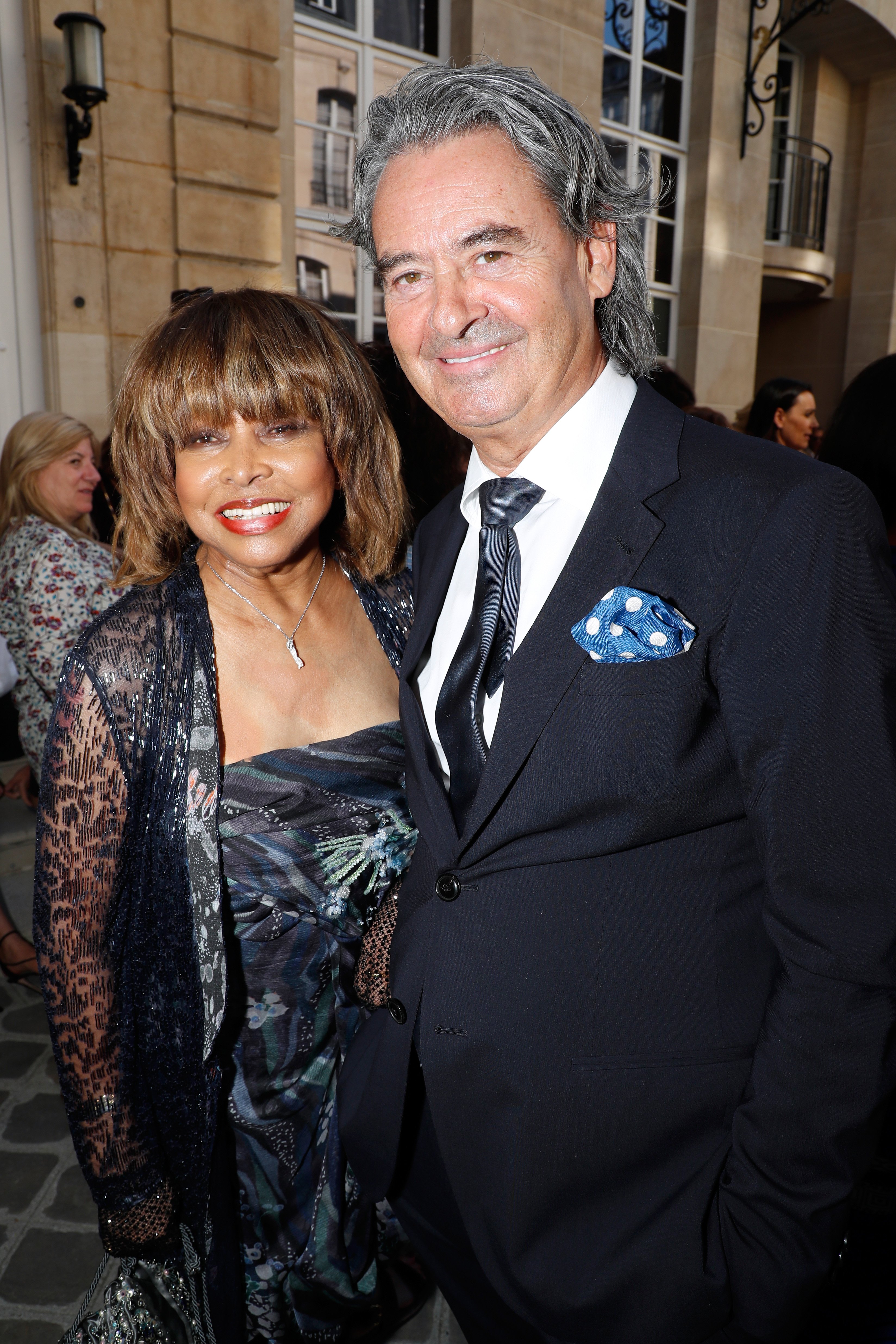 Tina Turner und ihr Ehemann Erwin Bach in Paris, Frankreich 2018. | Quelle: Getty Images