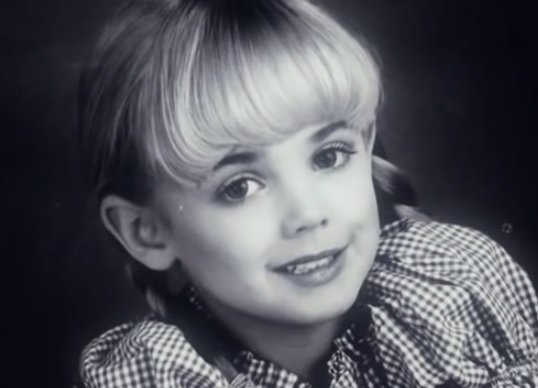 Jon Benét Ramsey | Quelle: Screenshot / YouTube - Nicolas Lepage "The Case of: JonBenét Ramsey - Part 2"