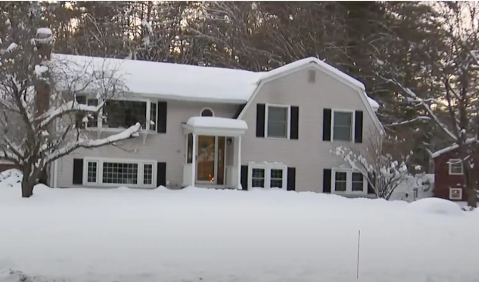 Das Haus von Roxanne Doucette, zu sehen in einem Video vom 7. Januar 2024 | Quelle: youtube.com/cbsboston