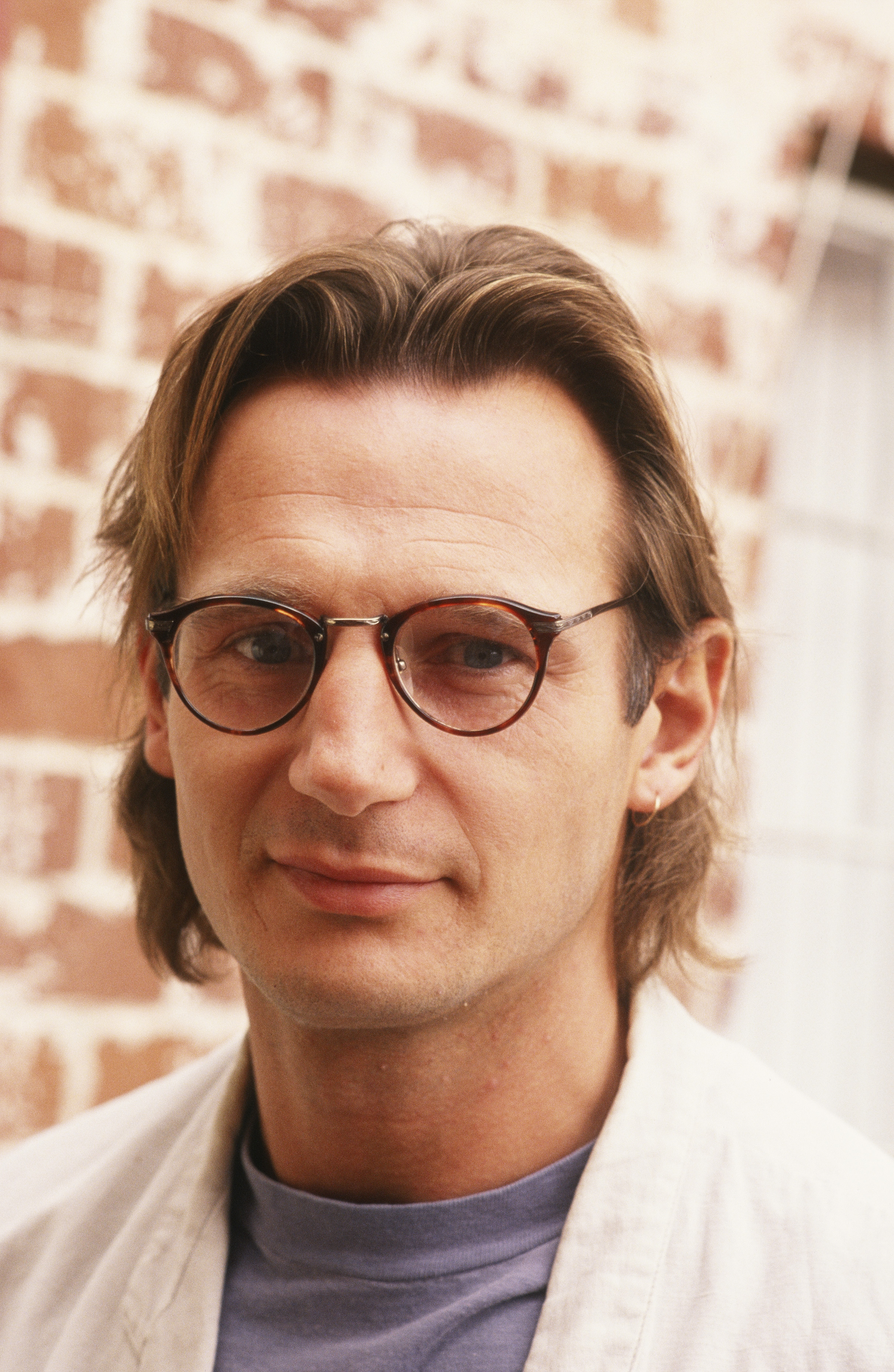 Liam Neeson posiert für ein Porträtfoto für "Darkman" am 1. Januar 1990 in Hollywood, Kalifornien. | Quelle: Getty Images