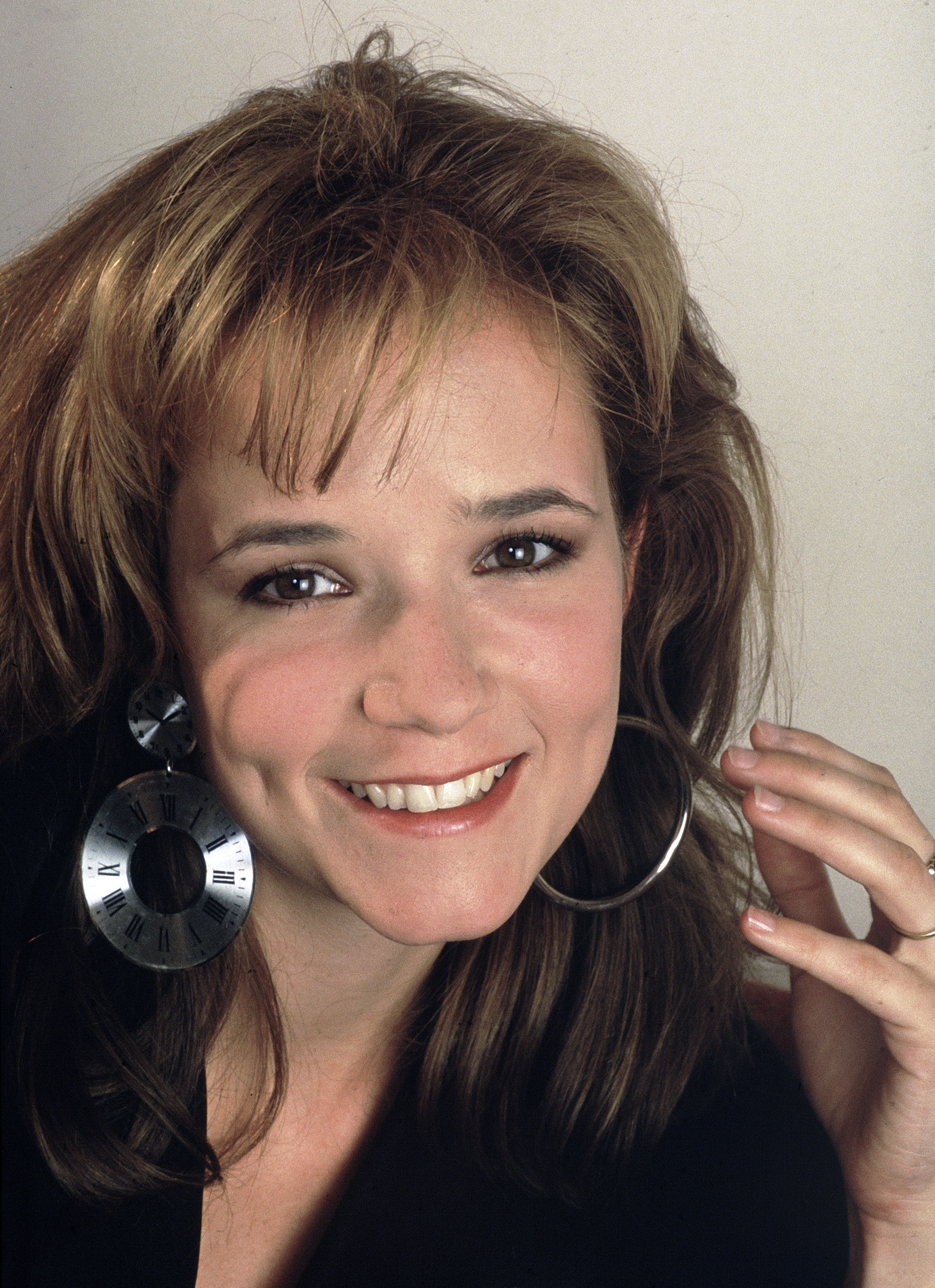 Lea Thompson während einer Porträtsitzung am 24. Juli 1986 in Los Angeles, Kalifornien | Quelle: Getty Images