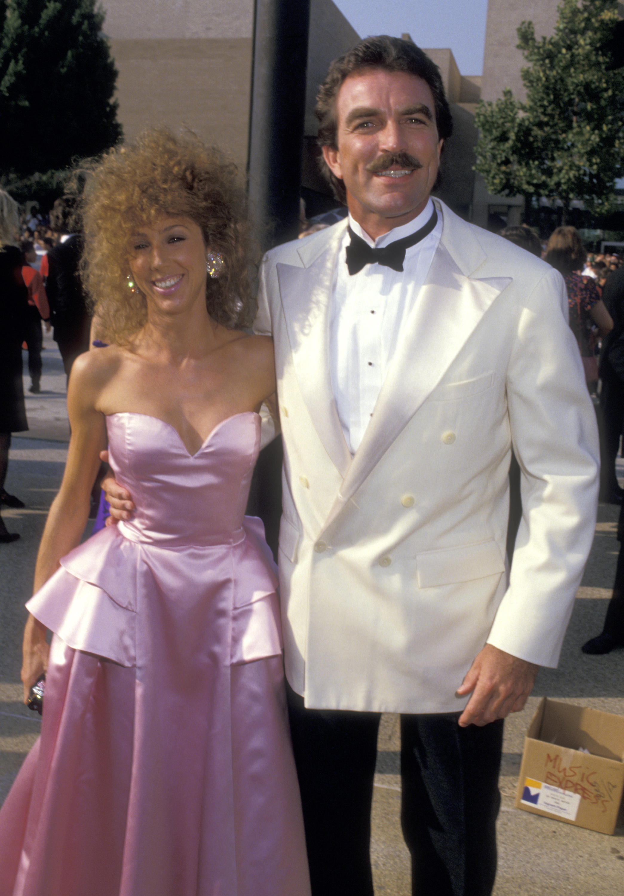 Jillie Mack und Tom Selleck bei den 39. jährlichen Emmy Awards am 20. September 1987 in Pasadena, Kalifornien. | Quelle: Getty Images