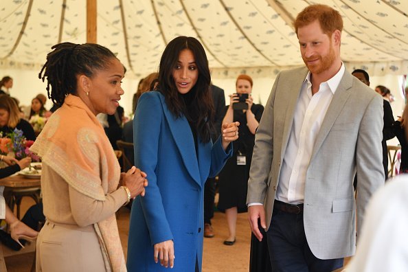 Doria Ragland, Meghan Makle und Prinz Harry, London, 2018 | Quelle: Getty Images