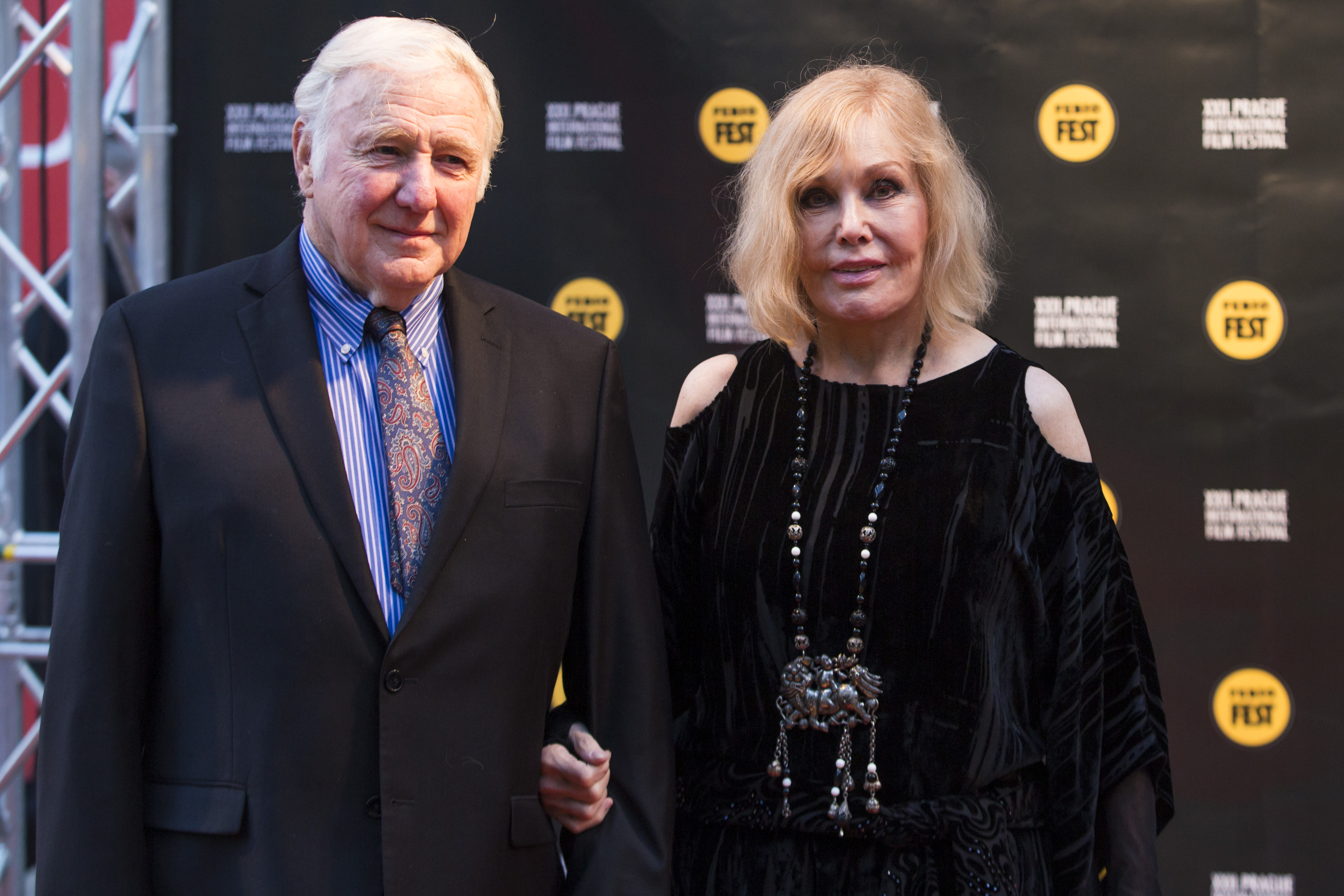 Kim Novak und Robert Malloy kommen zur Eröffnungsfeier des Febiofest Prague International Film Festival in Prag, Tschechische Republik, am 19. März 2015. | Quelle: Getty Images