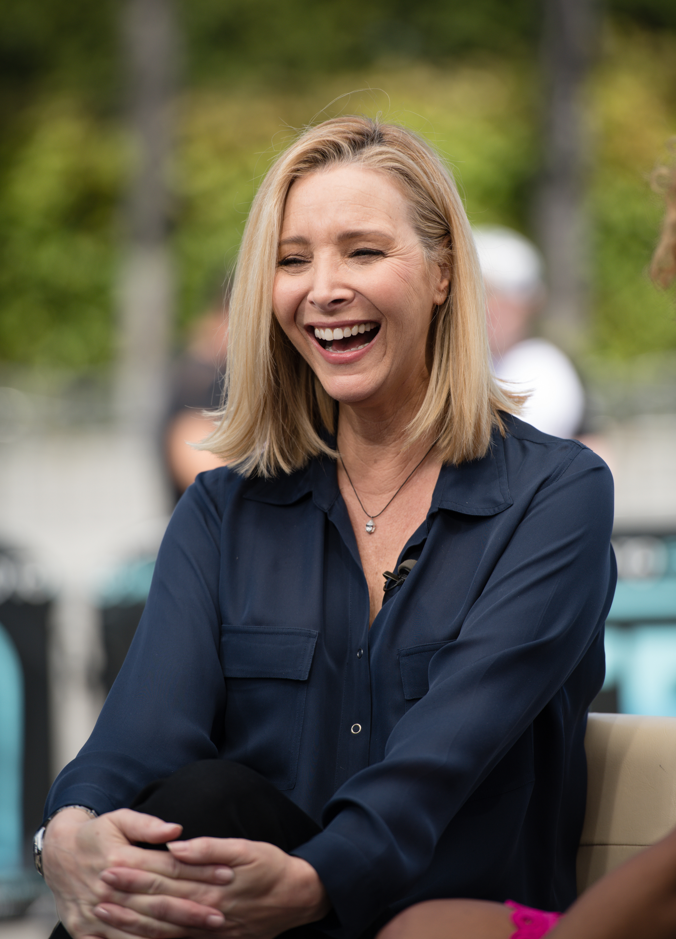 Lisa Kudrow besucht "Extra" in den Universal Studios Hollywood am 9. April 2019. | Quelle: Getty Images