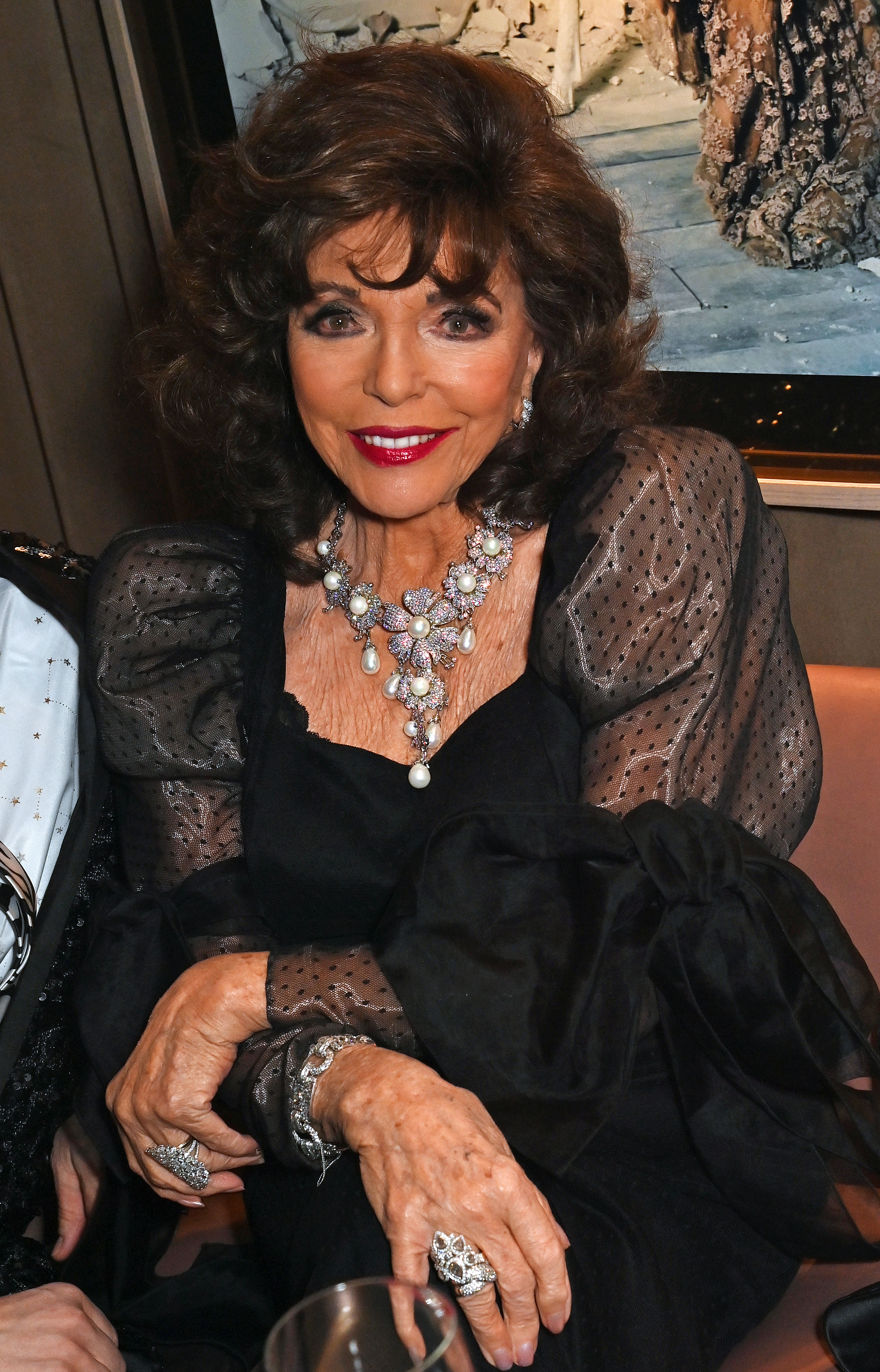 Joan Collins bei den The Variety Club Showbusiness Awards 2024 am 28. April 2024 in London, England. | Quelle: Getty Images