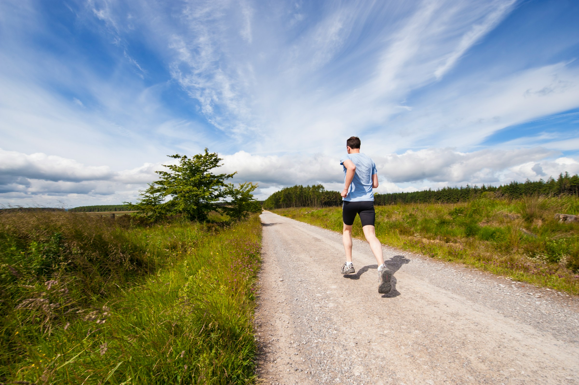 Ein Mann beim Joggen | Quelle: Unsplash