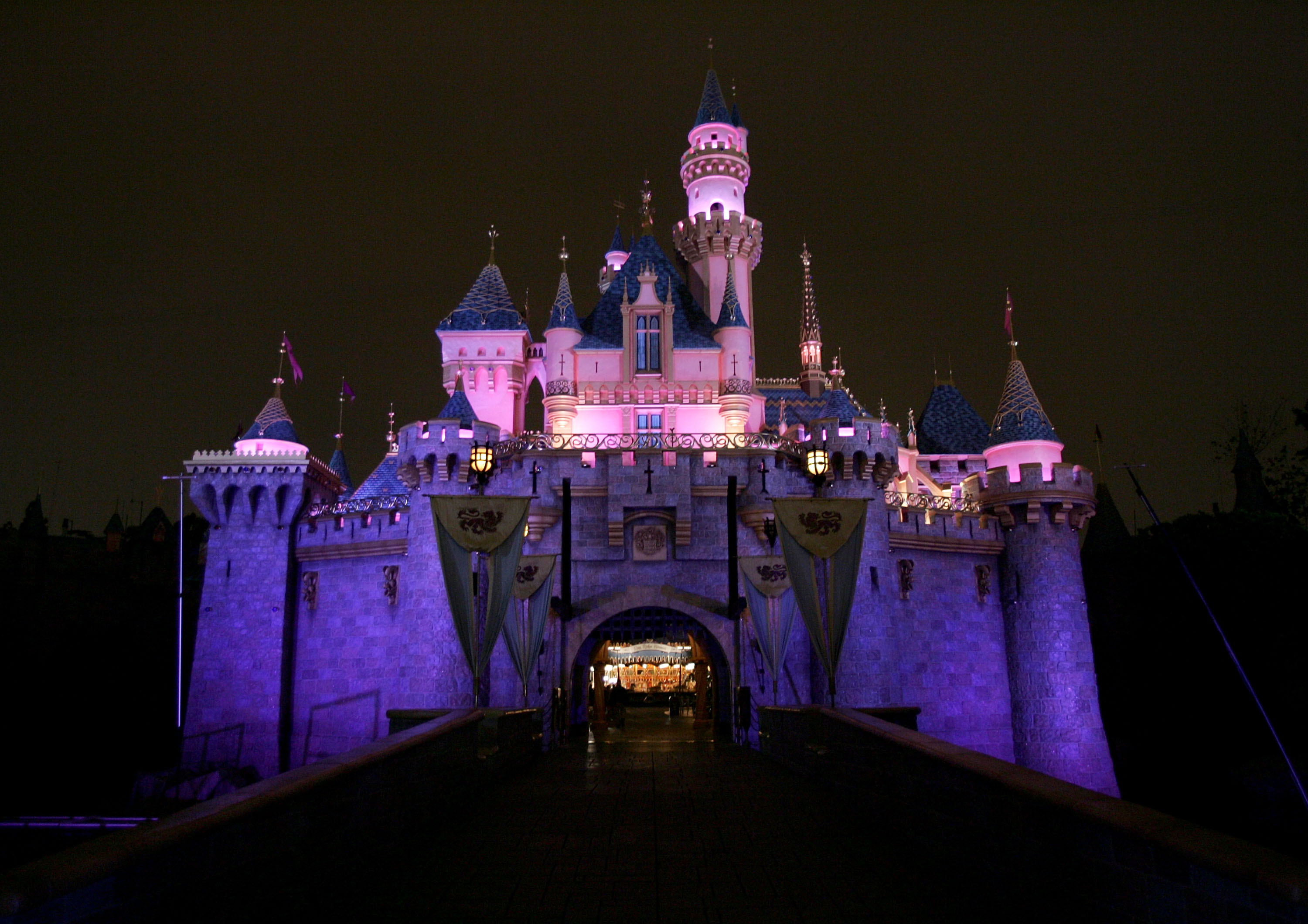 Dornröschenschloss vor der Eröffnung während der Disneyland 50th Anniversary Celebration im Disneyland Park am 4. Mai 2005. | Quelle: Getty Images