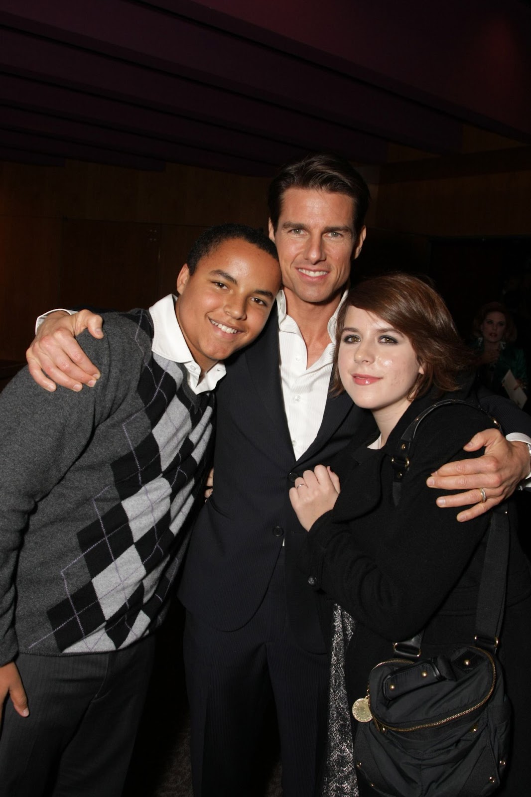 Tom Cruise mit seinen Kindern, Isabella und Connor Kidman Cruise, bei der Premiere von "Valkyrie" am 18. Dezember 2008 in Los Angeles, Kalifornien. | Quelle: Getty Images