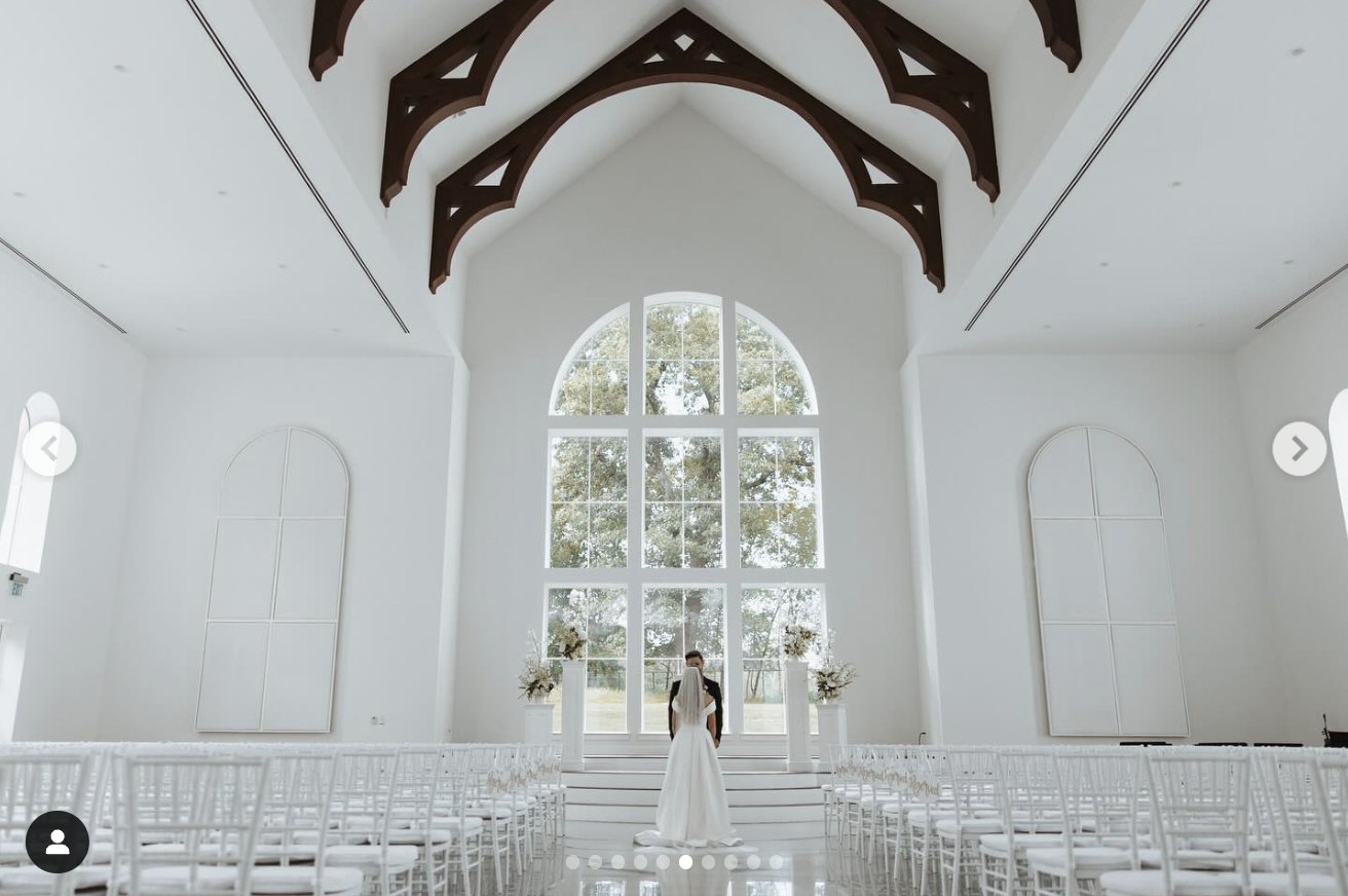 Ein Foto von Jana Duggars und Stephen Wissmanns minimalistisch inspiriertem Hochzeitstag, gepostet im August 2024 | Quelle: Instagram/janamduggar