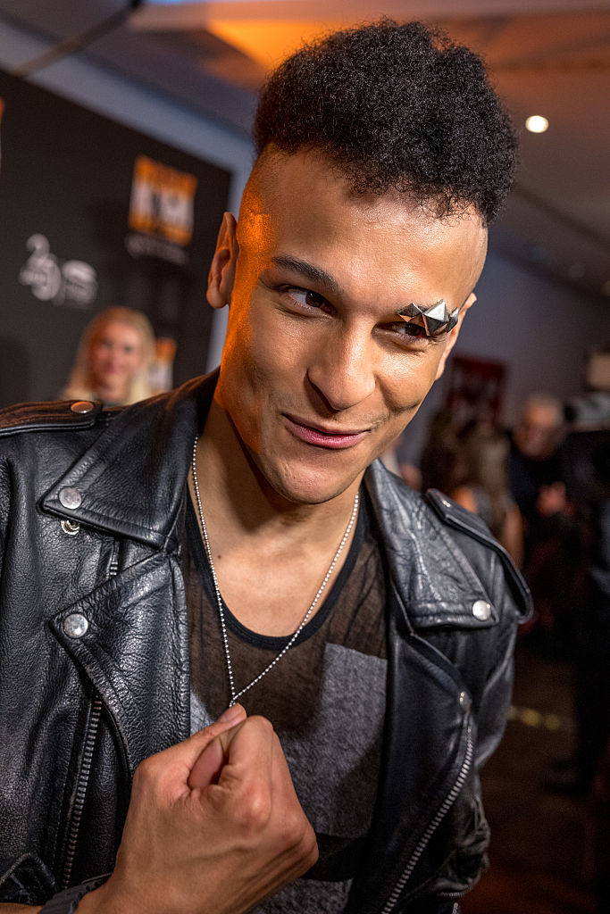 Prinz Damien besucht am 17. Oktober 2025 die Premiere des Musicals „We Will Rock You“ im Stage Palladium Theater in Stuttgart | Quelle: Getty Images