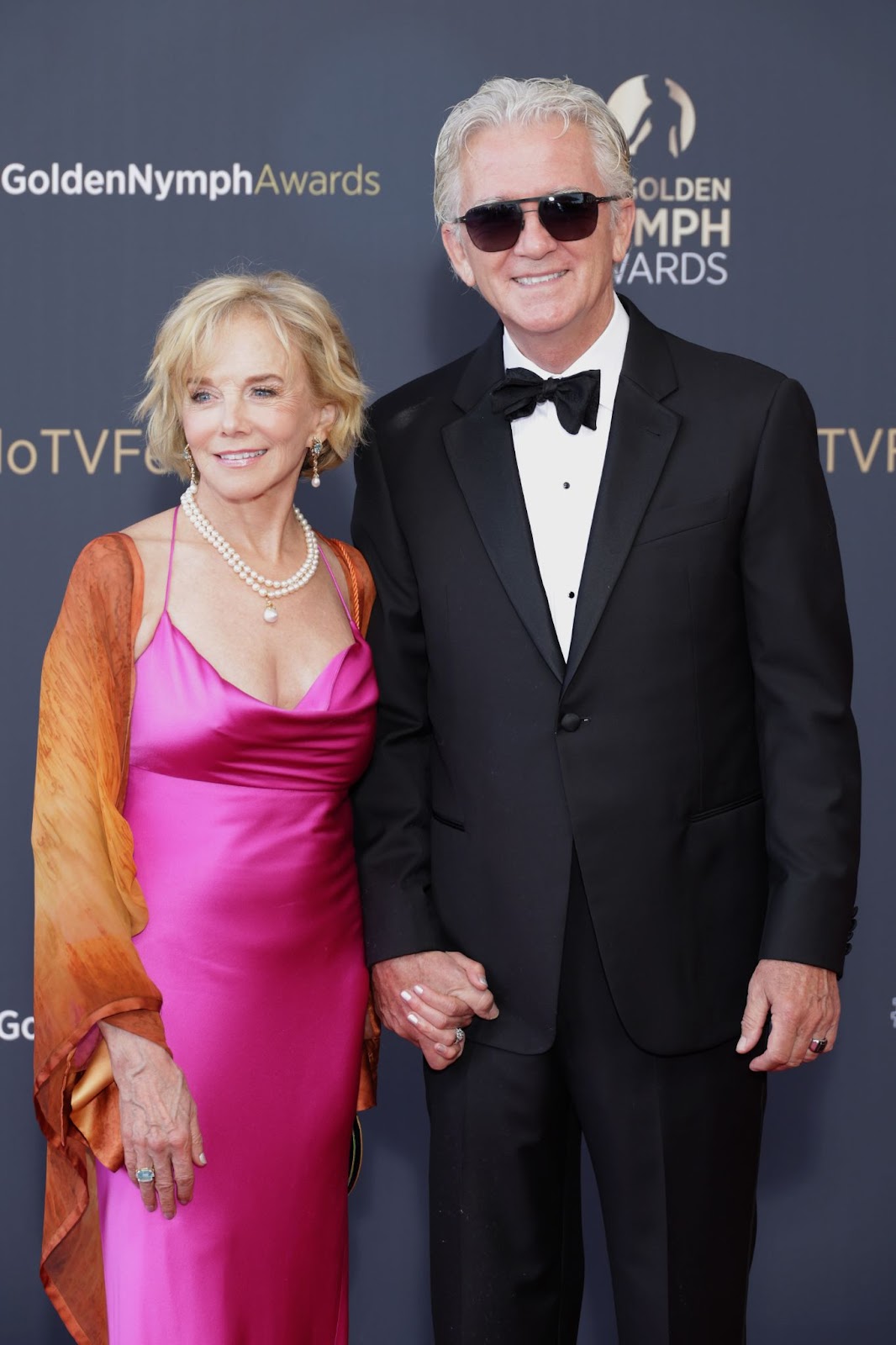 Linda Purl und Patrick Duffy bei der Preisverleihung „Nymphes D’Or – Golden Nymphs“ im Rahmen des 62. Monte-Carlo-Fernsehfestivals am 20. Juni 2023 in Monaco. | Quelle: Getty Images