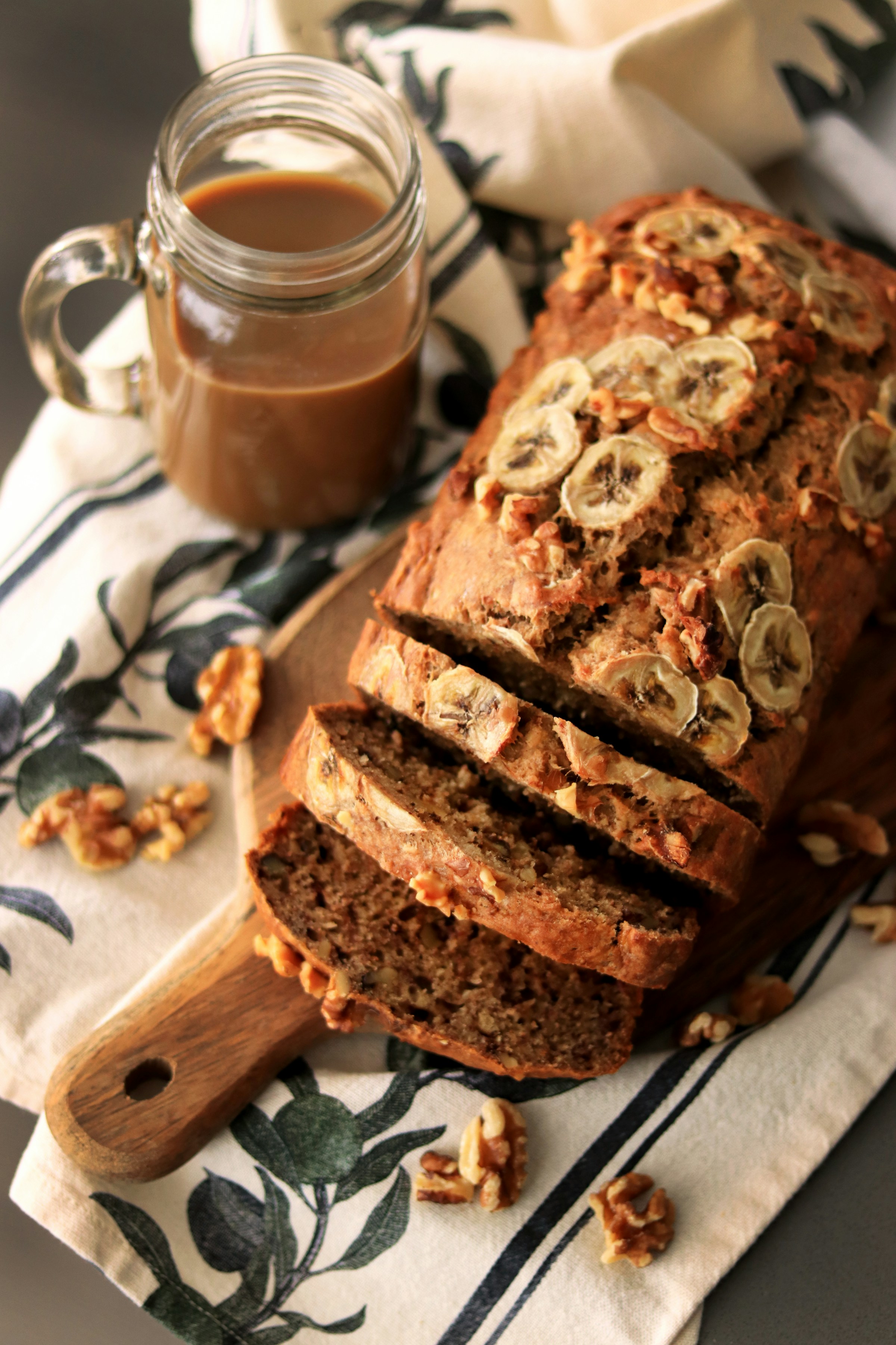 In Scheiben geschnittenes Bananenbrot | Quelle: Unsplash