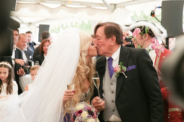 Richard und Cathy Lugner auf ihrer Hochzeit, Wien, 2014 | Quelle: Getty Images