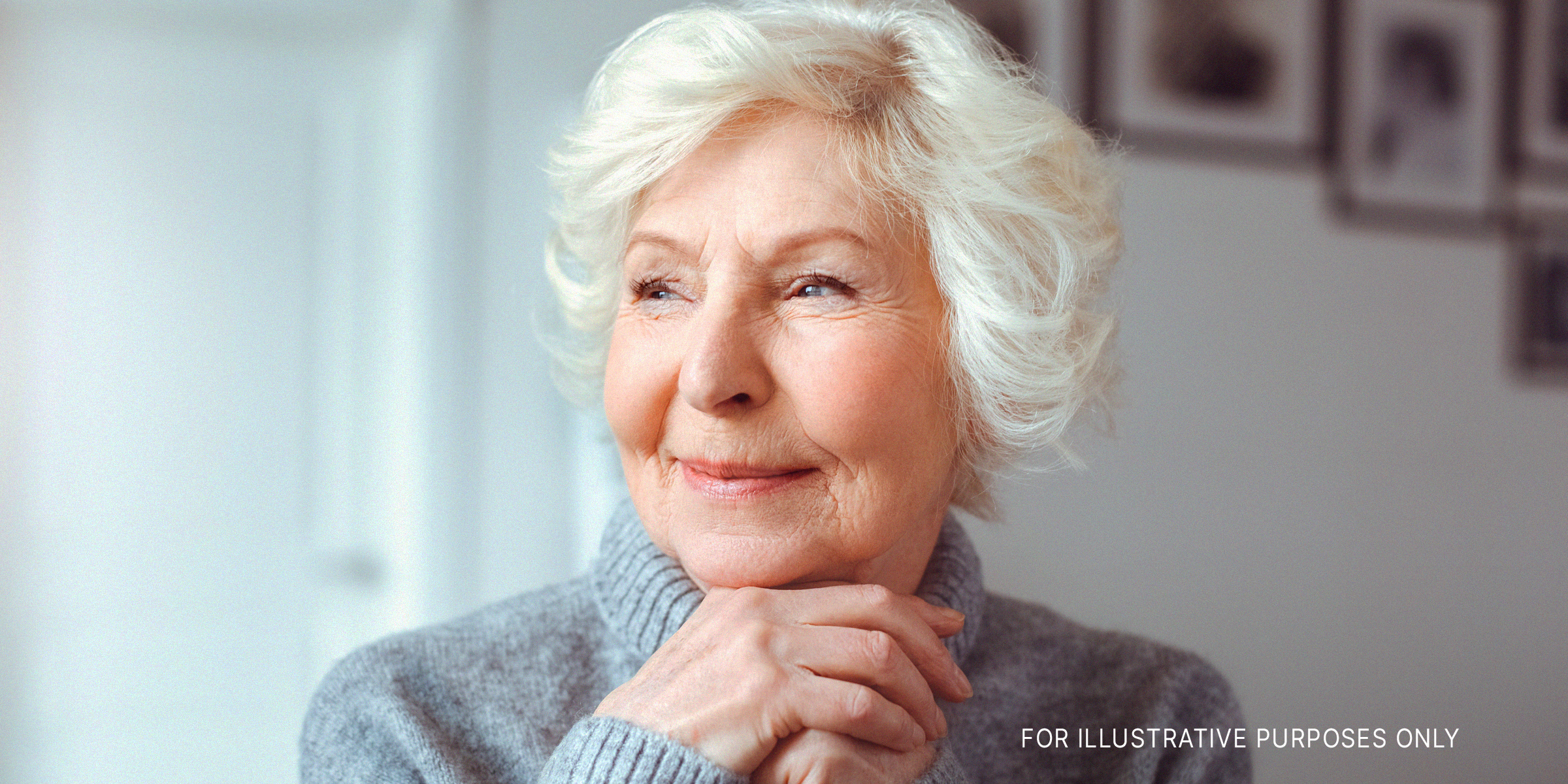 Lächelnde ältere Frau | Quelle: Shutterstock