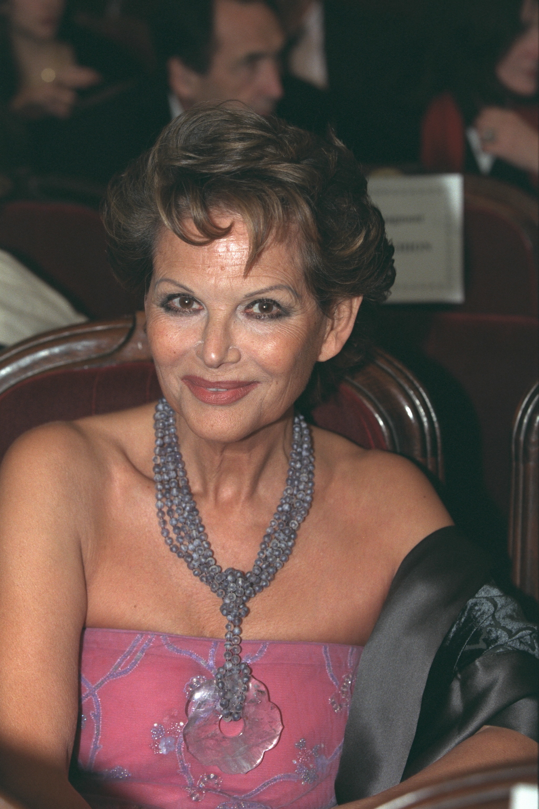 Claudia Cardinale besucht die Preisverleihung der Lumières de Paris am 14. Januar 1999 in Paris, Frankreich. | Quelle: Getty Images