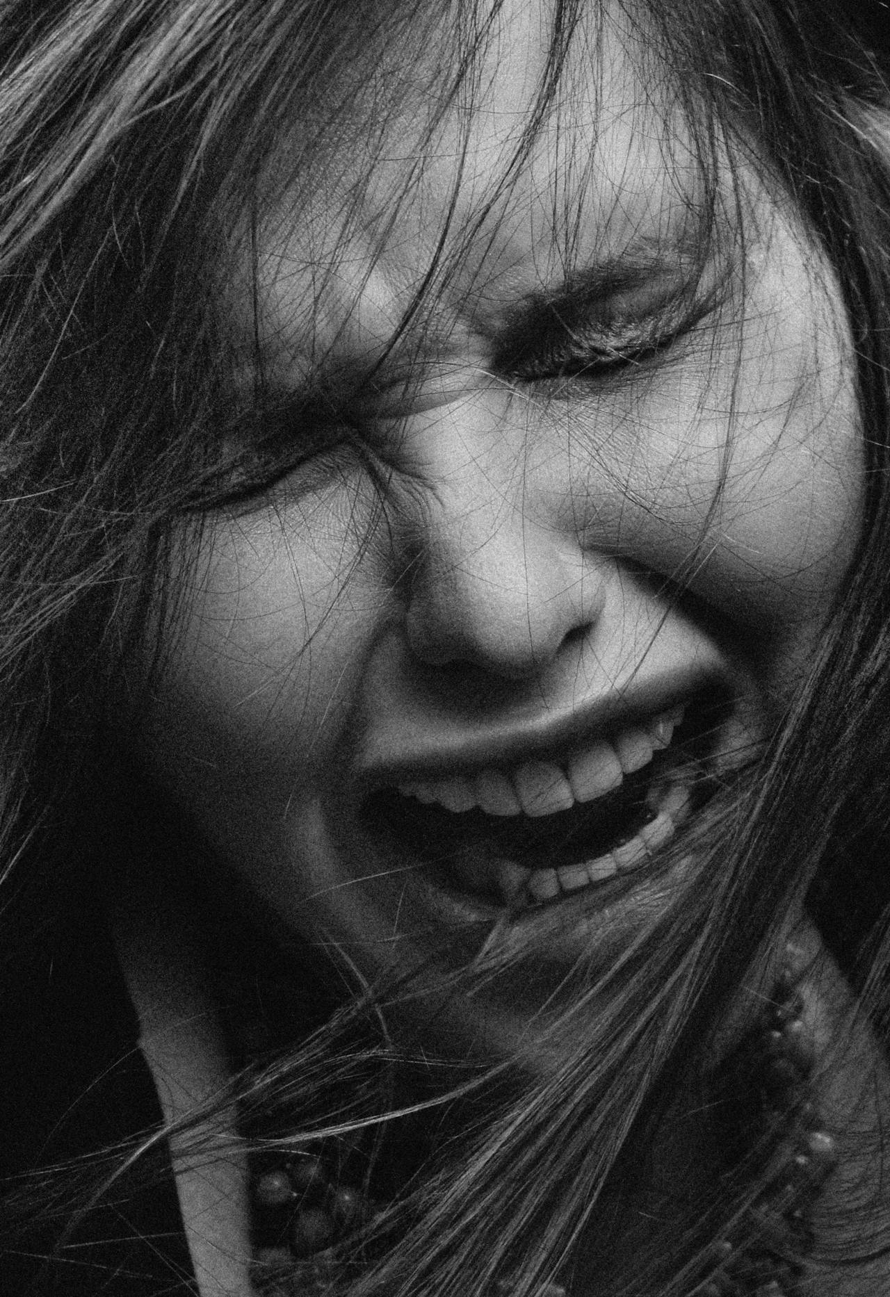 Eine verzweifelte Frau, die schreit | Quelle: Pexels
