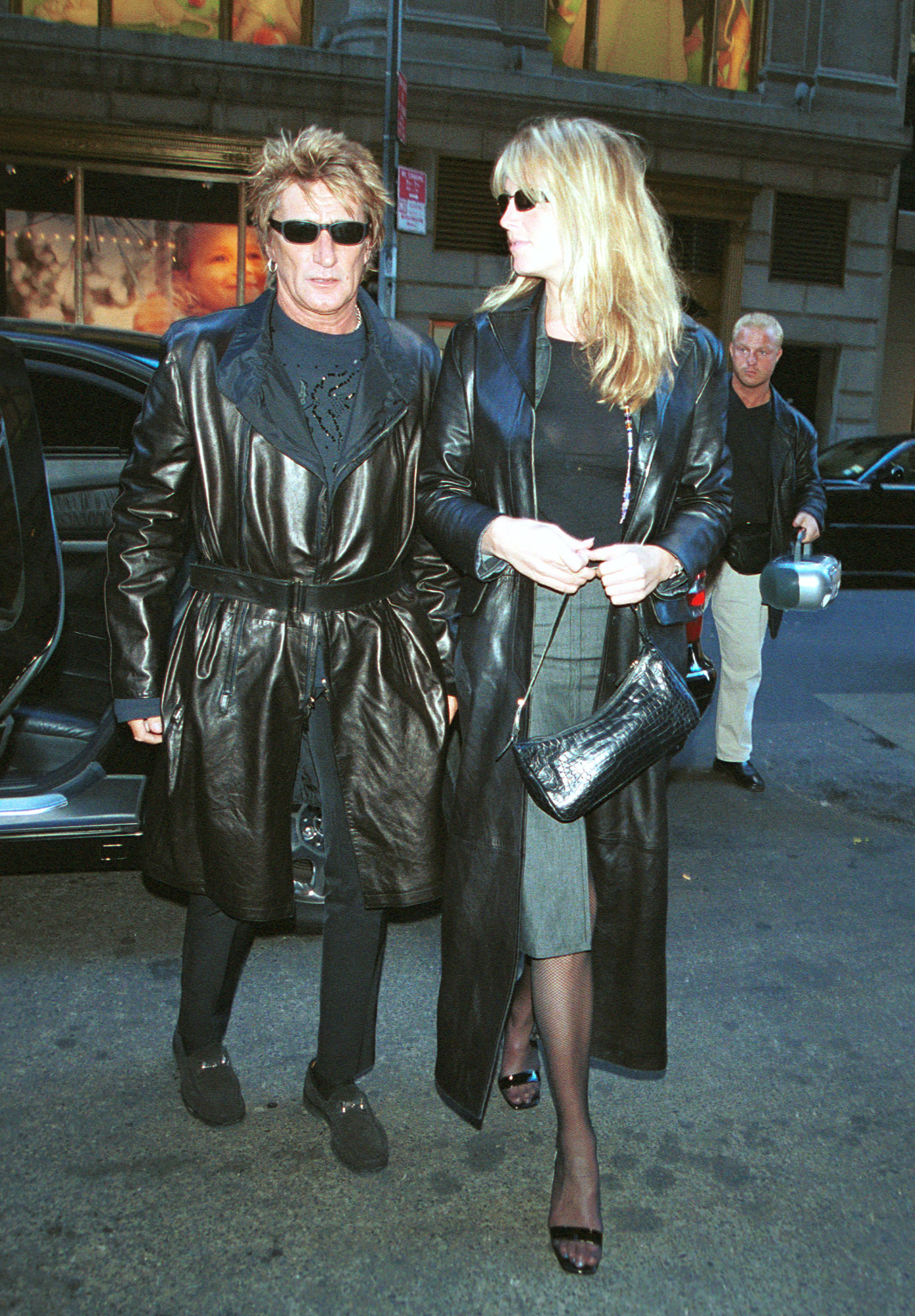 Rod Stewart und Penny Lancaster in New York City am 13. Februar 2001 | Quelle: Getty Images